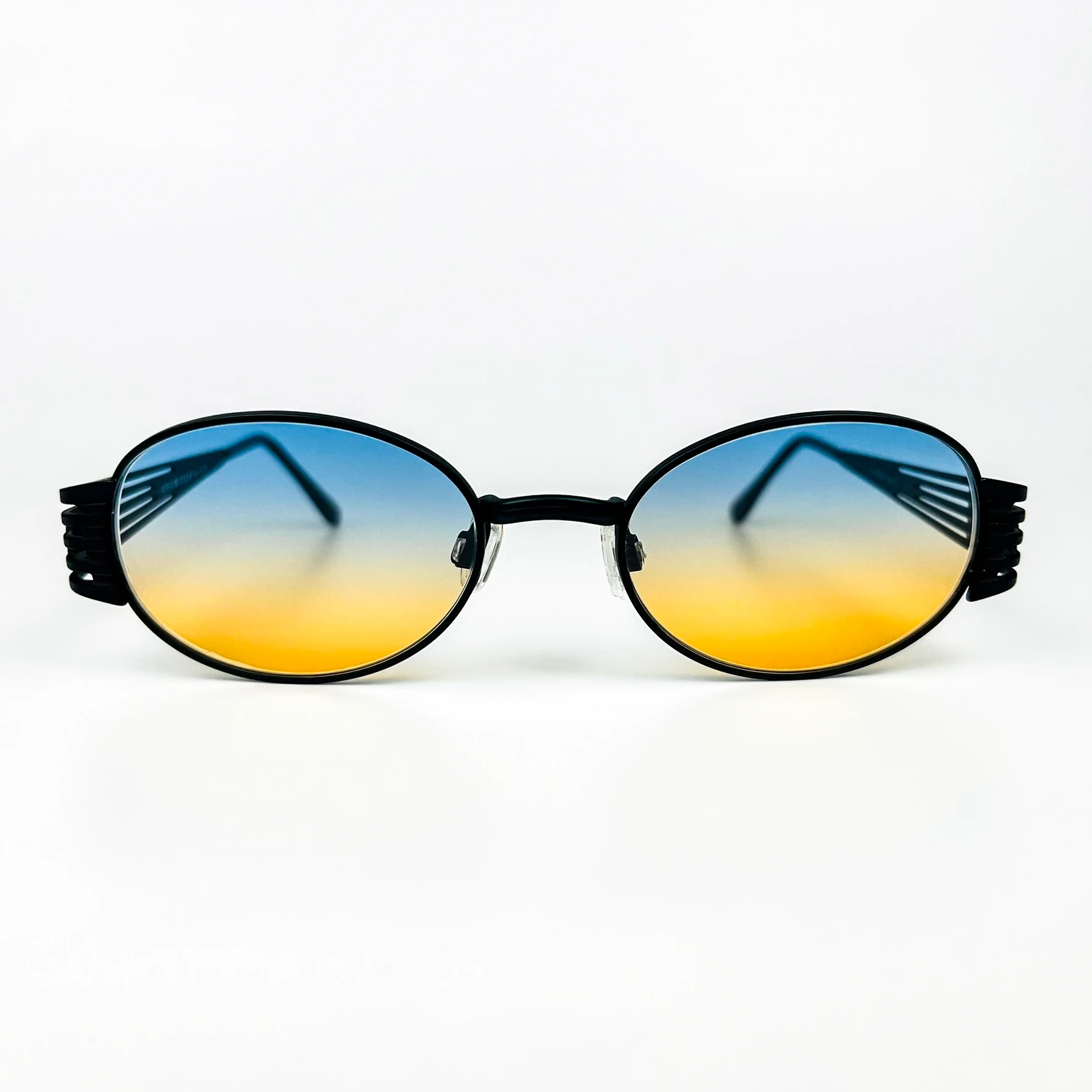 Vintage Güneş Gözlüğü – 90’lar Retro – Siyah Metal Çerçeve, Mavi-Turuncu Degrade Cam