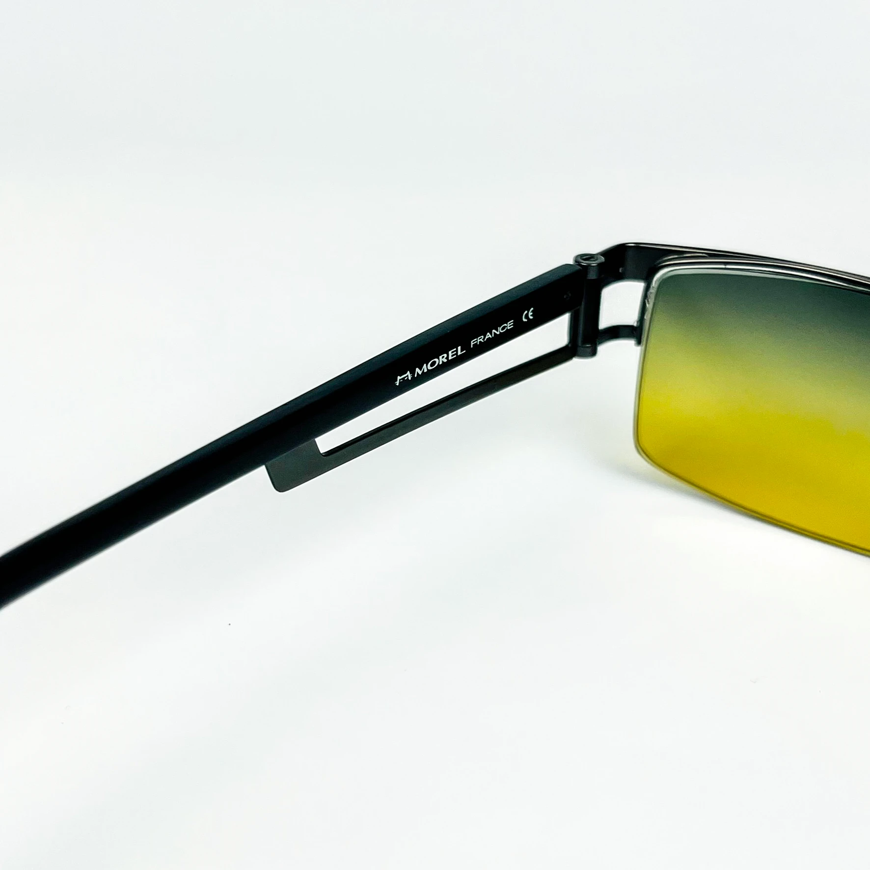 Vintage Güneş Gözlüğü – 2000’ler Retro – Siyah Metal Çerçeve, Yeşil Degrade Cam