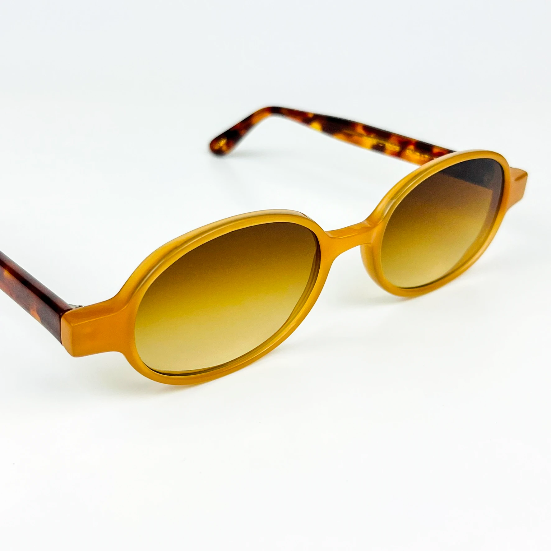 Vintage Güneş Gözlüğü – 2000’ler Retro – Kemik Çerçeve, Kahverengi Degrade Cam