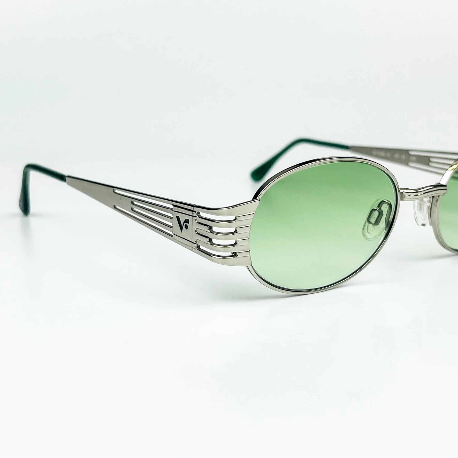 Vintage Güneş Gözlüğü – 90’lar Retro – Gümüş Metal Çerçeve, Yeşil Degrade Cam