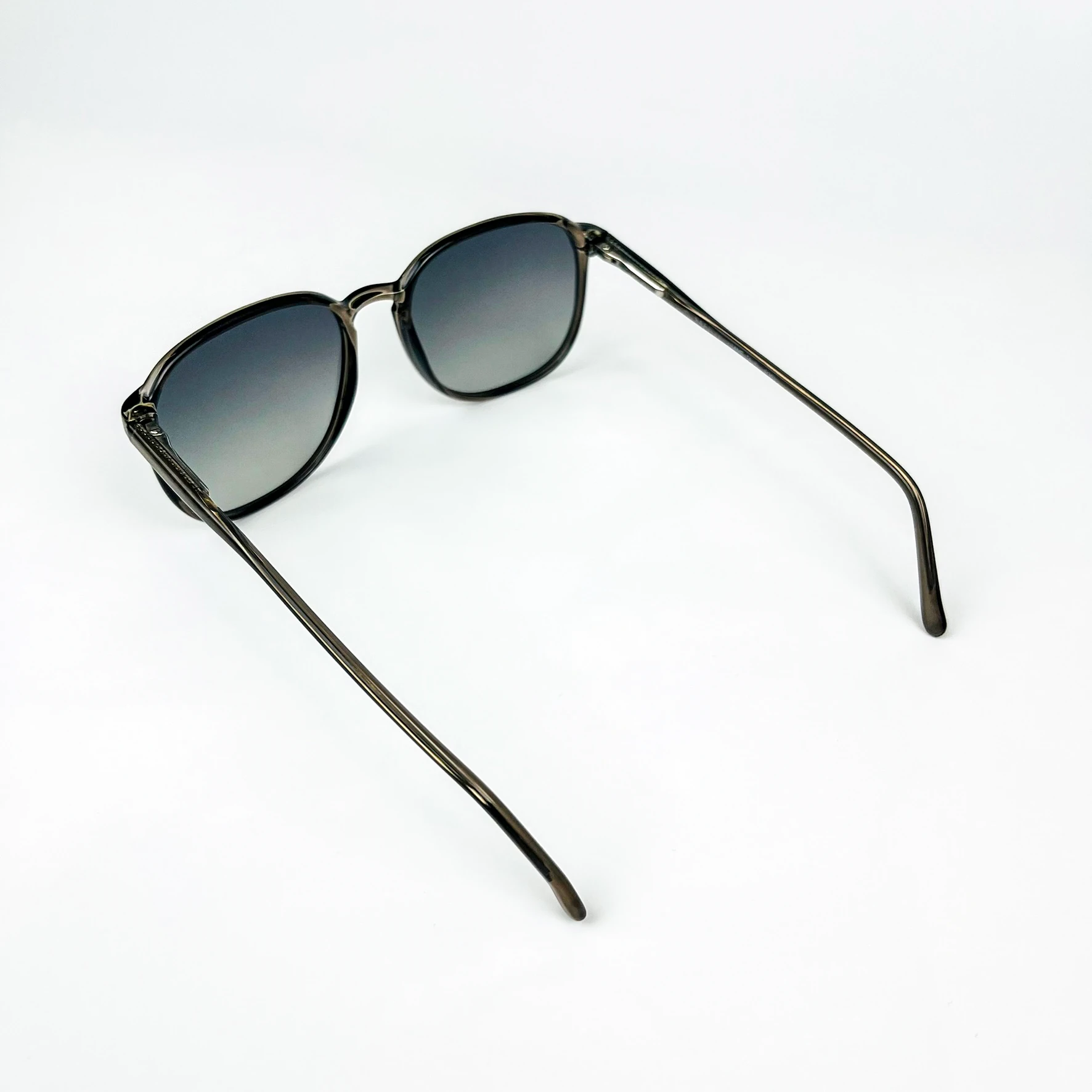 Vintage Güneş Gözlüğü – 80’ler Retro – Kemik Çerçeve, Füme Yeşil Degrade Polarize Cam