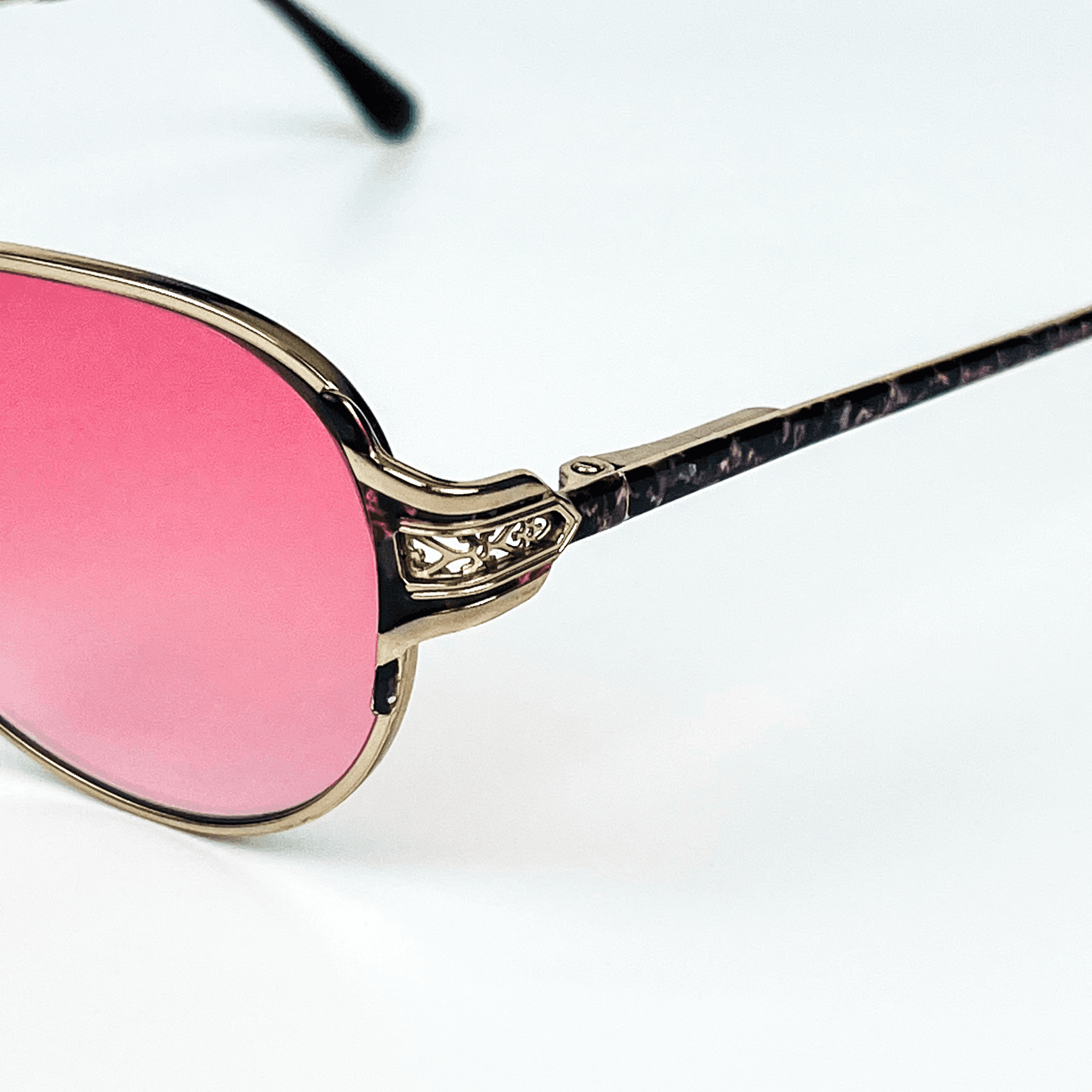 Vintage Güneş Gözlüğü – 1980’ler Retro Gold Metal Çerçeve & Pembe Degrade Camlı Gözlük OSV673