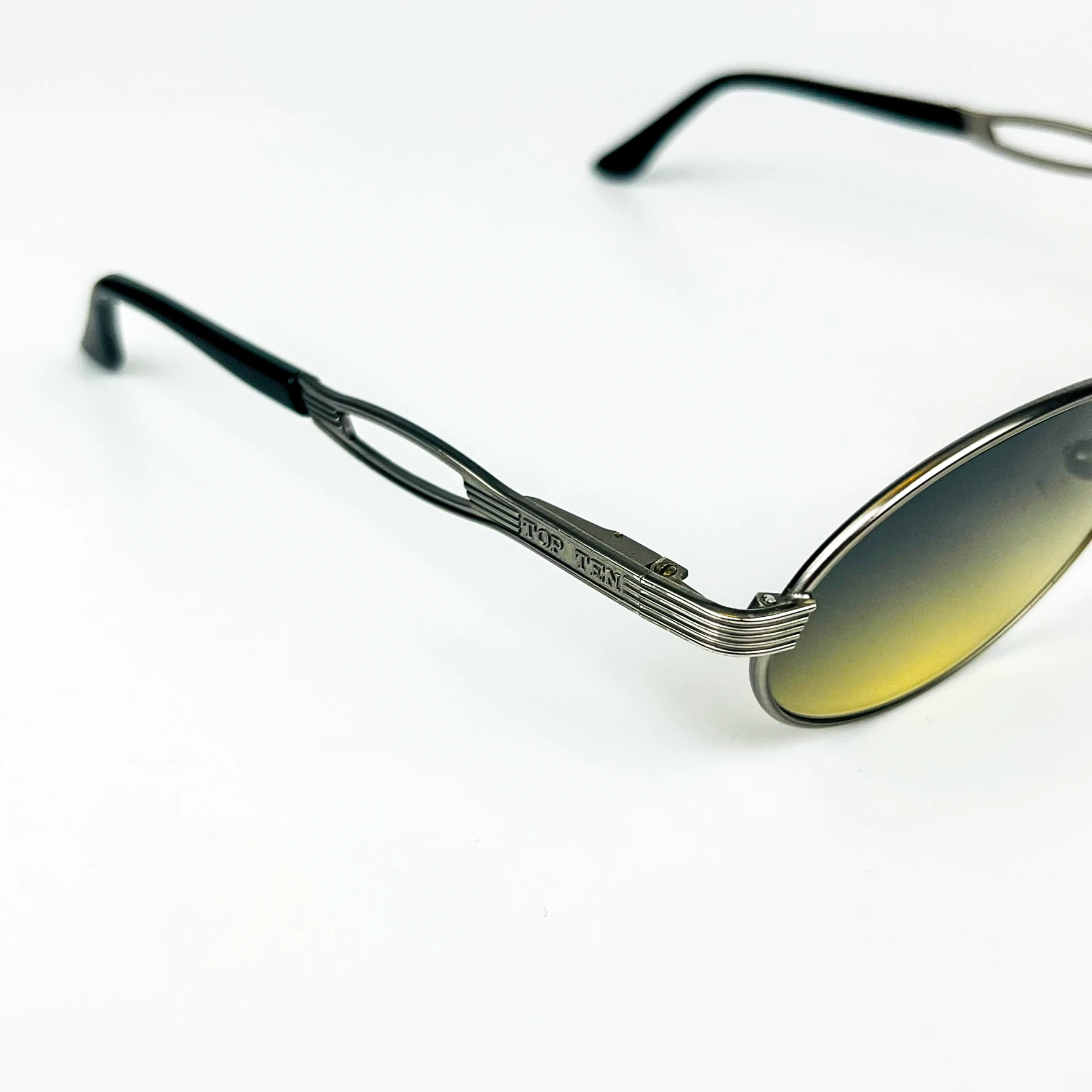 Vintage Güneş Gözlüğü – 90’lar Retro – Gümüş Metal Çerçeve, Yeşil Degrade Cam