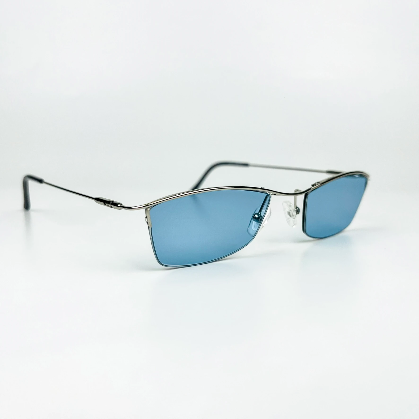Vintage Güneş Gözlüğü – 90’lar Retro – Gümüş Metal Çerçeve, Mavi Cam