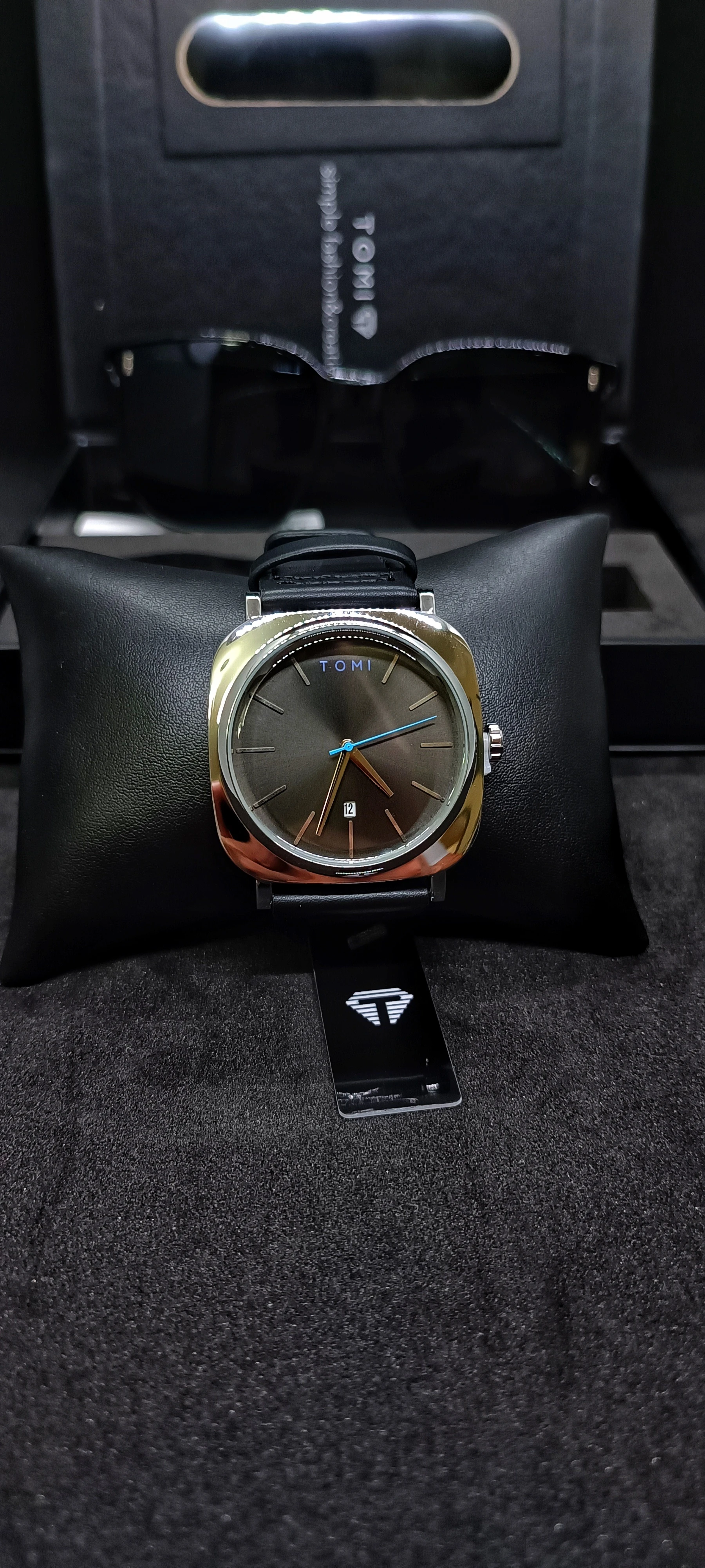 Tomi Orijinal Erkek Kol Saati ve Gözlük Seti