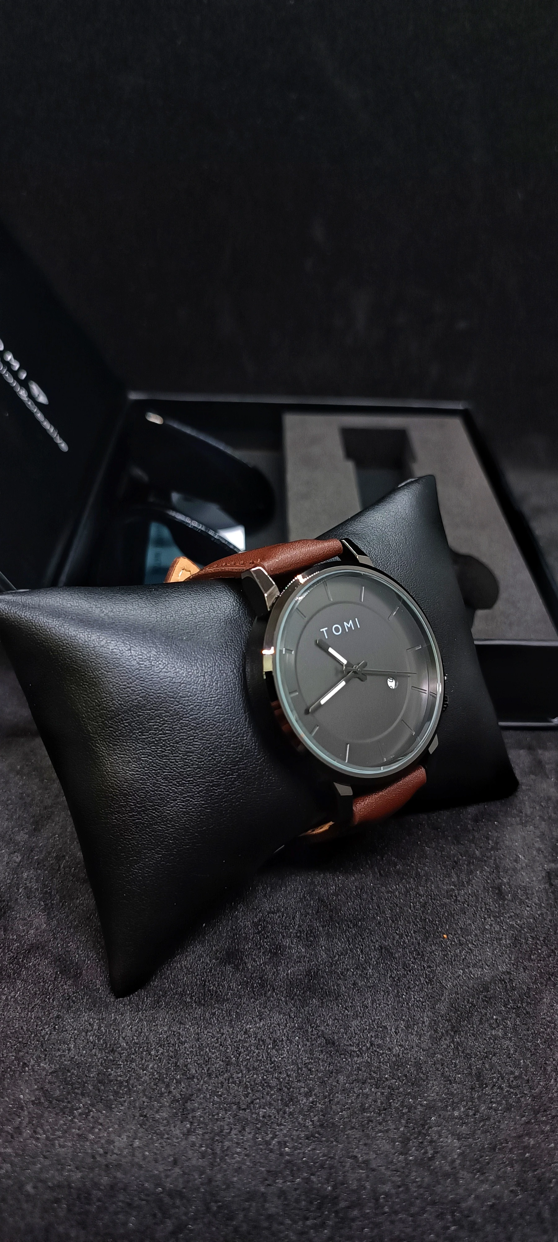 Tomi Orijinal Erkek Kol Saati ve Gözlük Seti 