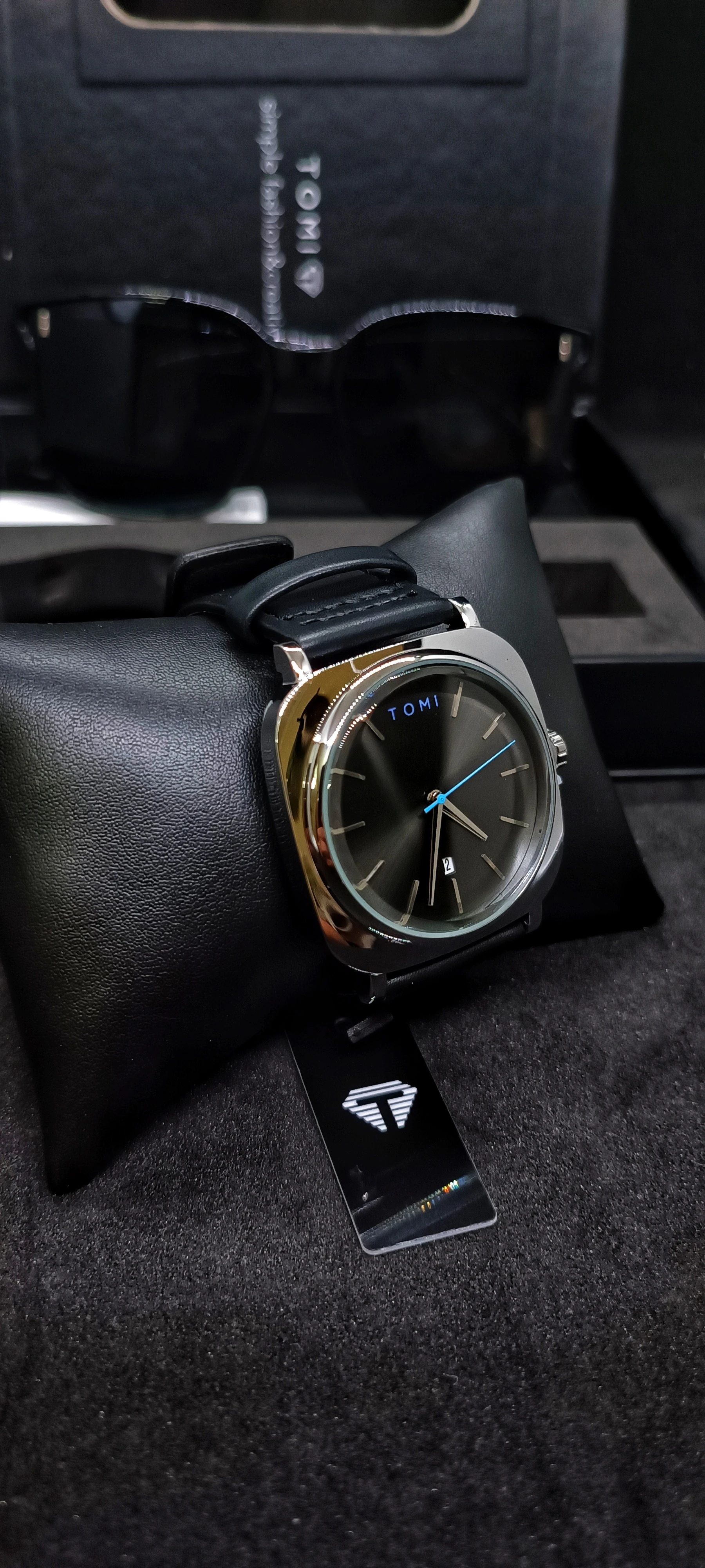 Tomi Orijinal Erkek Kol Saati ve Gözlük Seti