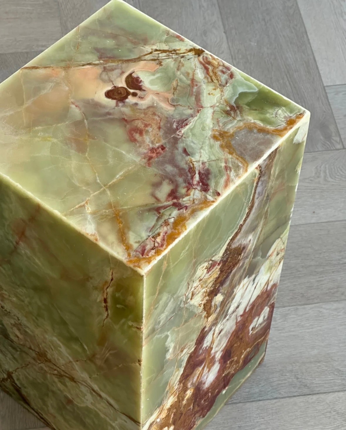 GREEN ONYX PLINTH