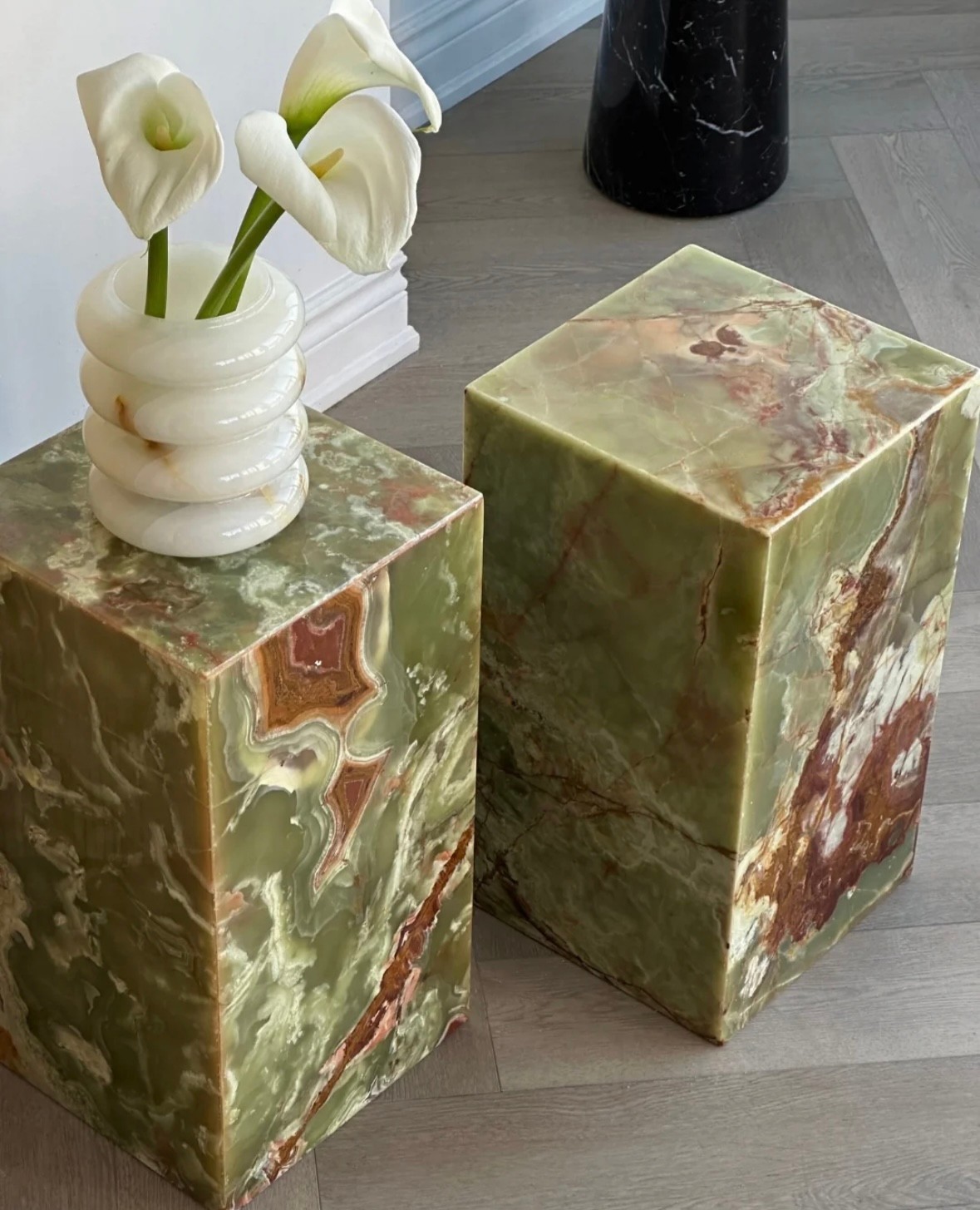 GREEN ONYX PLINTH