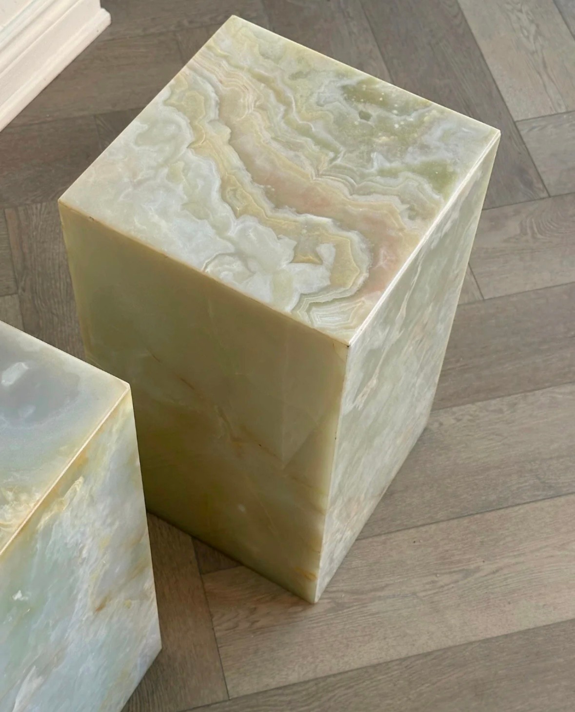 GREEN ONYX PLINTH