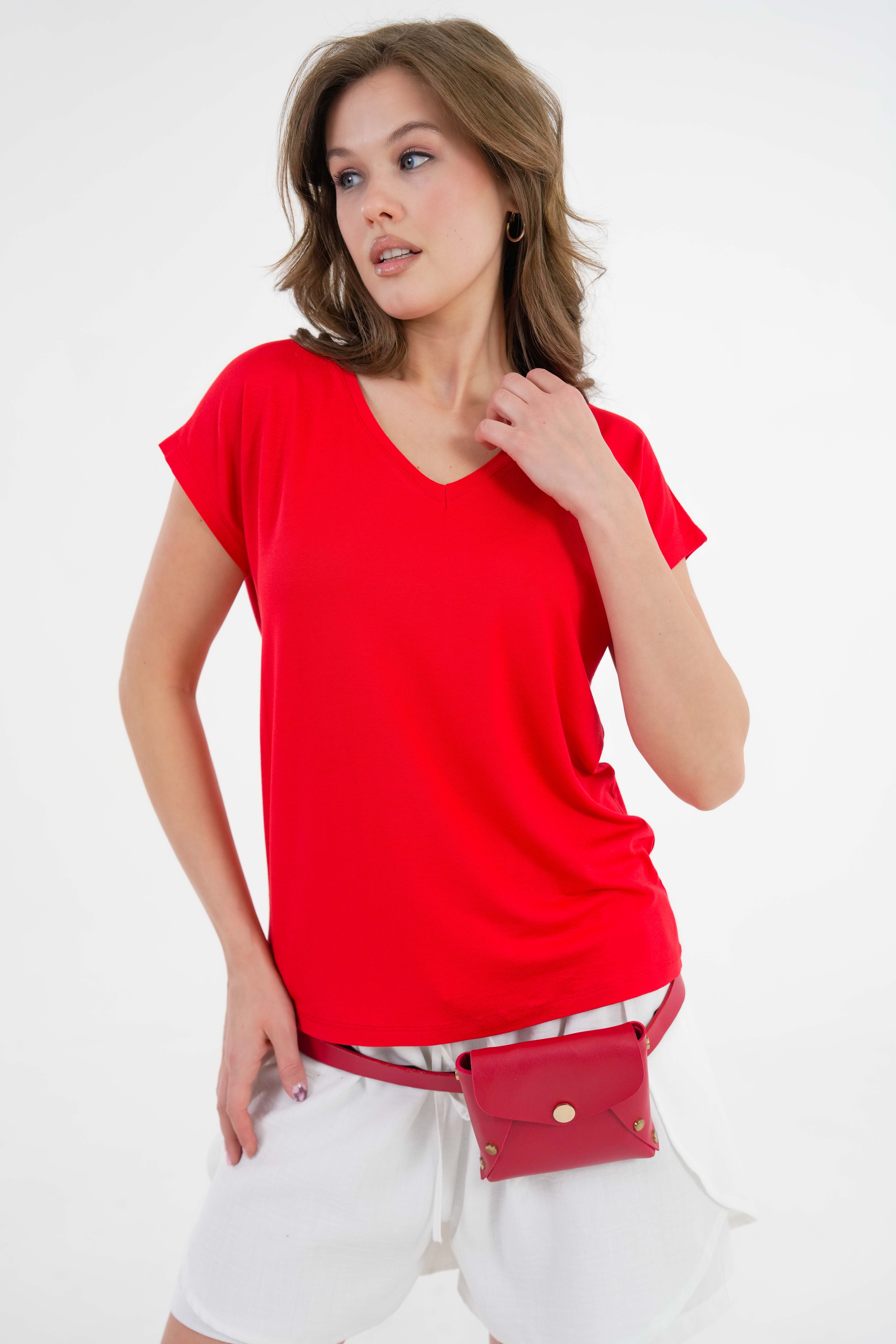 V Yaka Rahat Kalıp Basic T-Shirt - Kırmızı