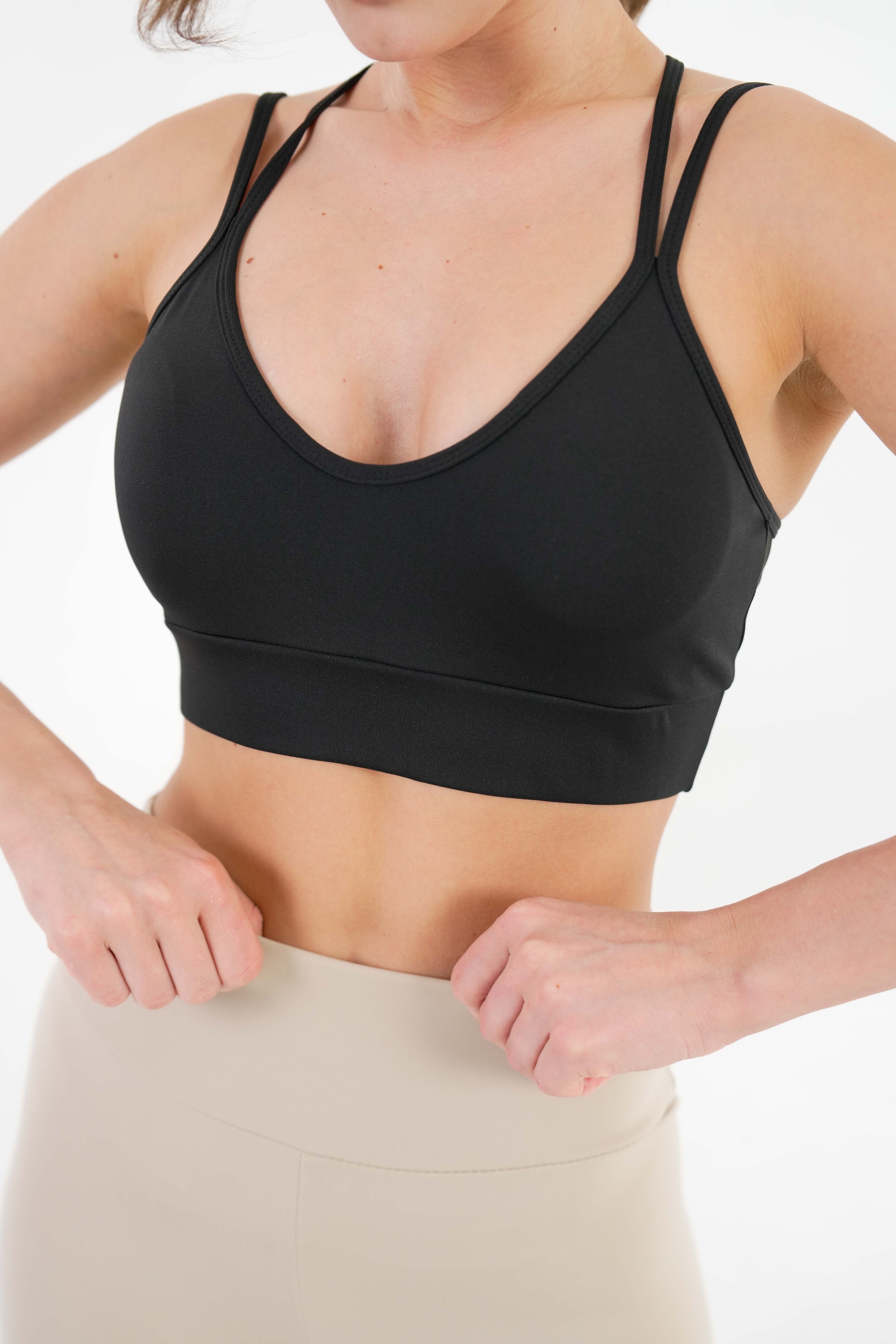 Pedli V Yaka Sırt Çapraz Askı Detaylı Örme Crop Büstiyer - Pedli Sporcu Sütyeni - Siyah