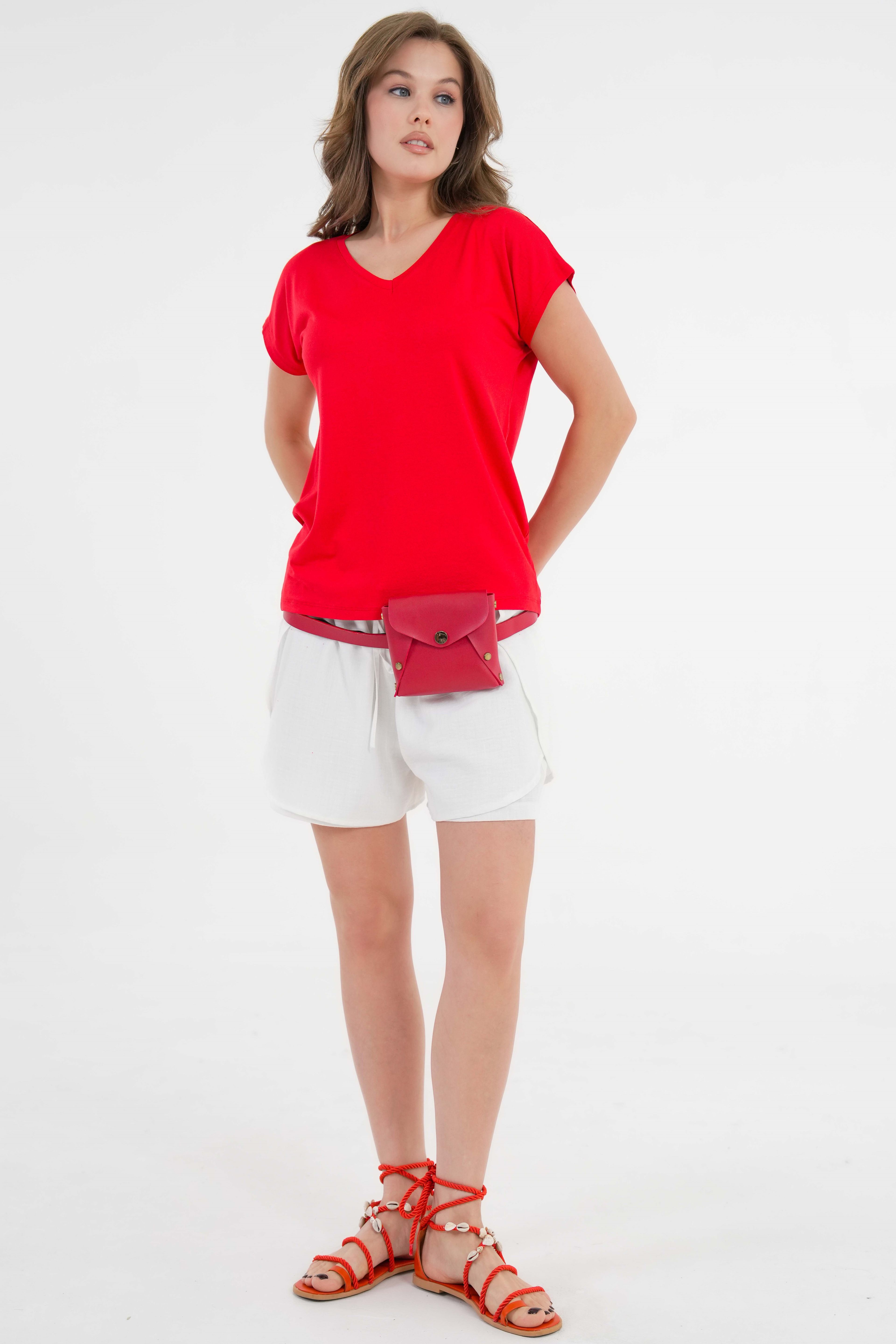V Yaka Rahat Kalıp Basic T-Shirt - Kırmızı