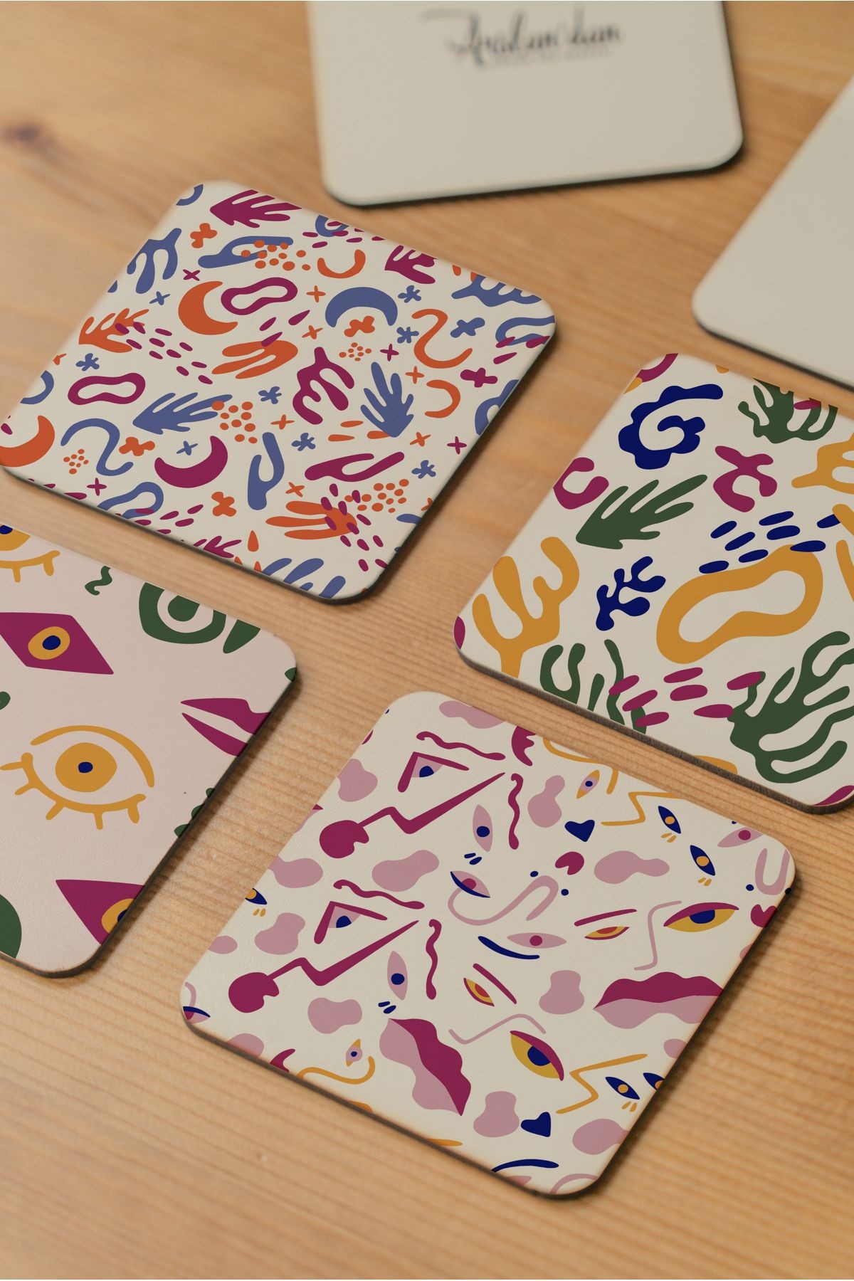 Atölye Soyut Desenli Ahşap Bardak Altlığı 4’lü Set (10x10 cm)