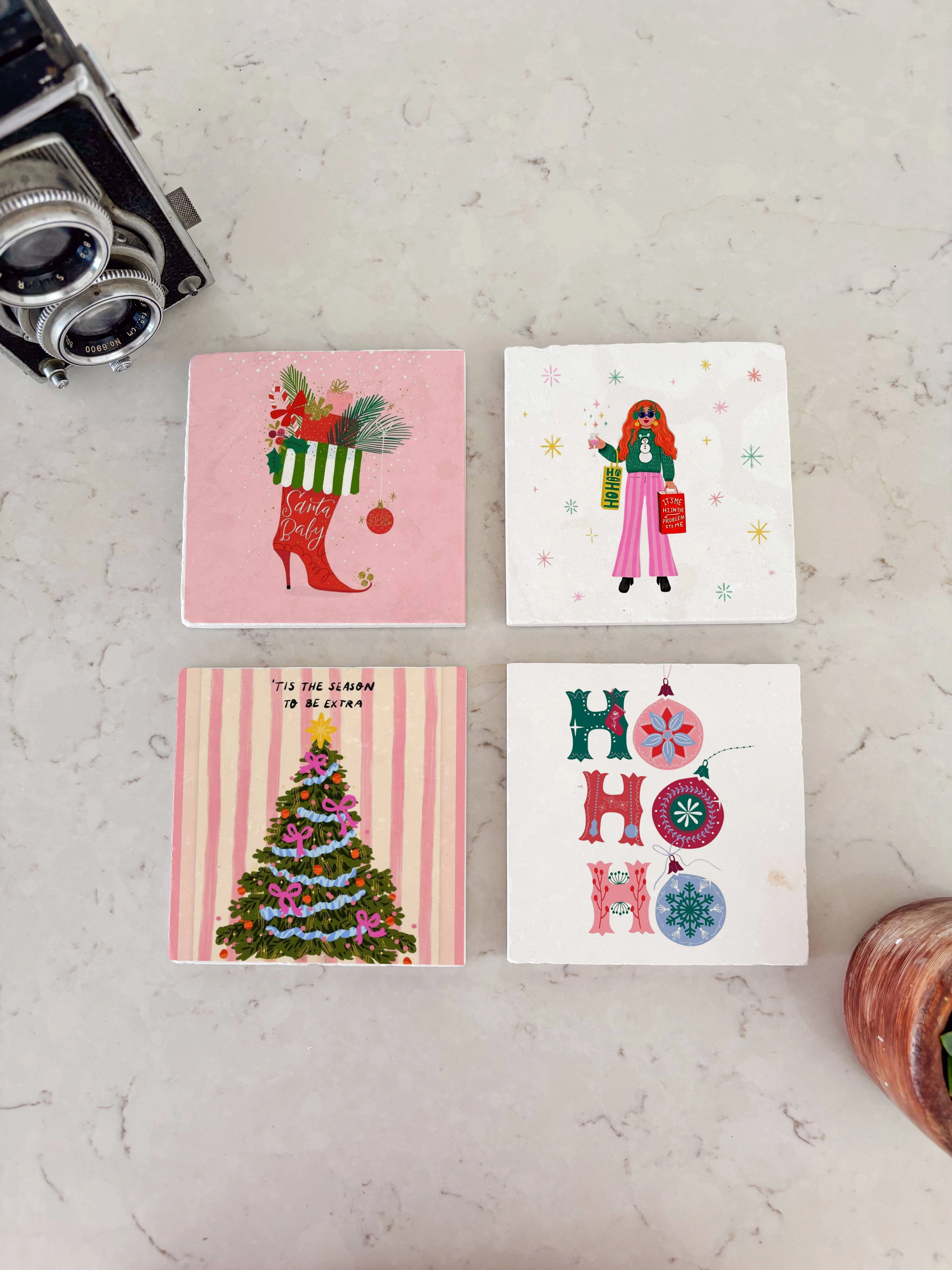 Pembe Yılbaşı Temalı Doğal Taş Bardak Altlığı, Modern Christmas Tasarımı, Yılbaşı Hediyesi, 4’lü