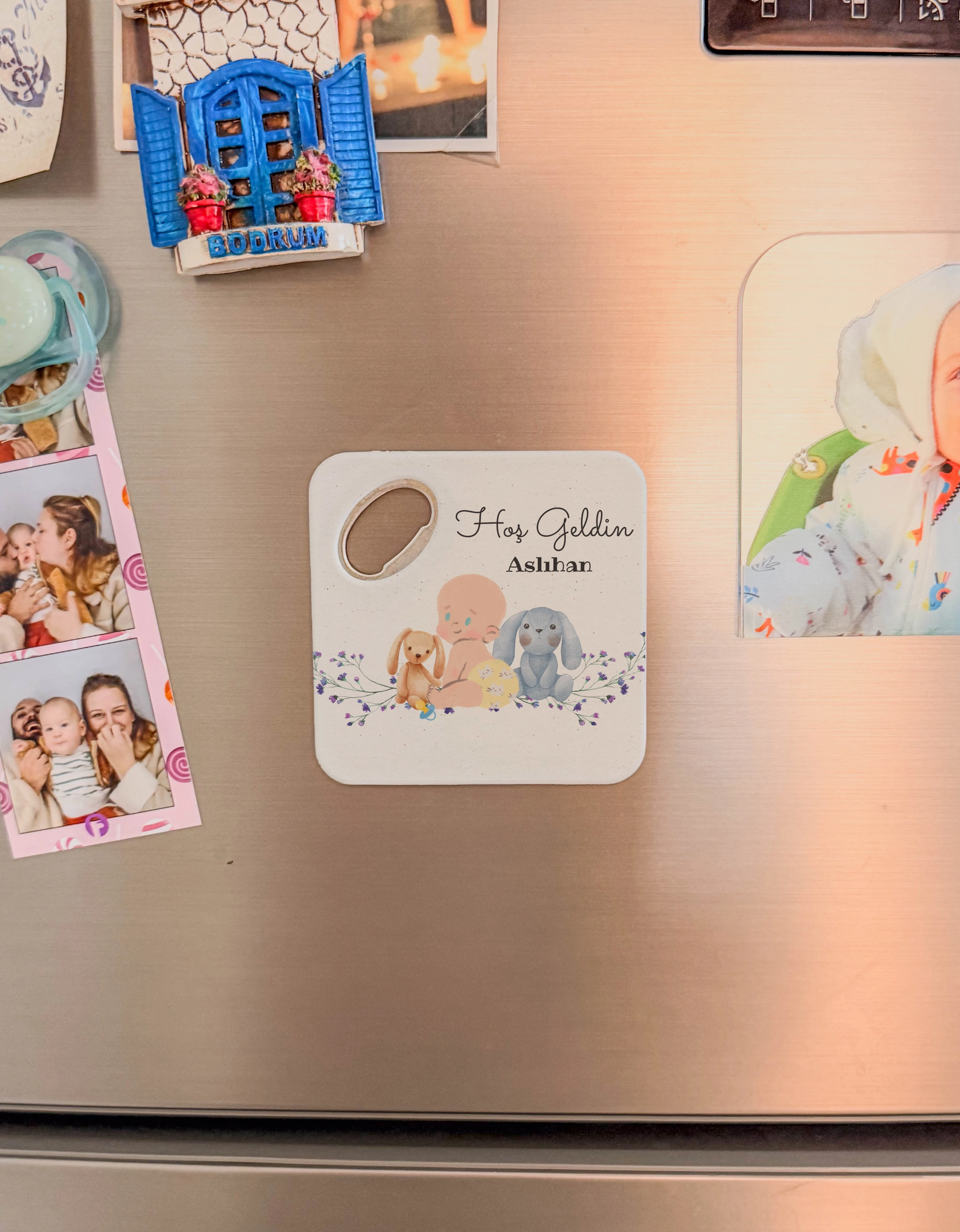 Hoş Geldin Bebek Temalı Magnet Açacak Bardak Altlığı, Tavşan ve Bebek İllüstrasyonlu, Kişiye Özel, 8x8 cm – 20 Adet