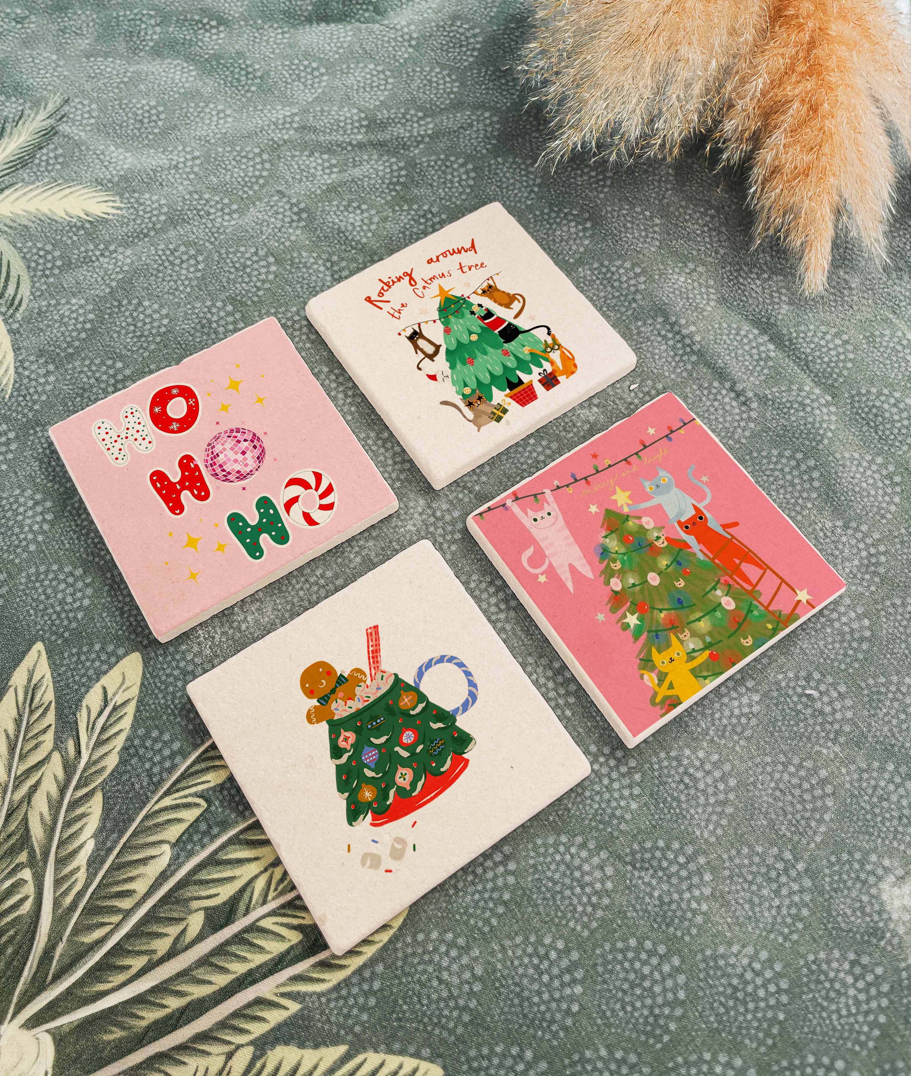 Kedi ve Noel Ağacı Desenli Doğal Taş Bardak Altlığı, Renkli Yılbaşı Tasarımı, Yılbaşı Hediyesi, 4’lü