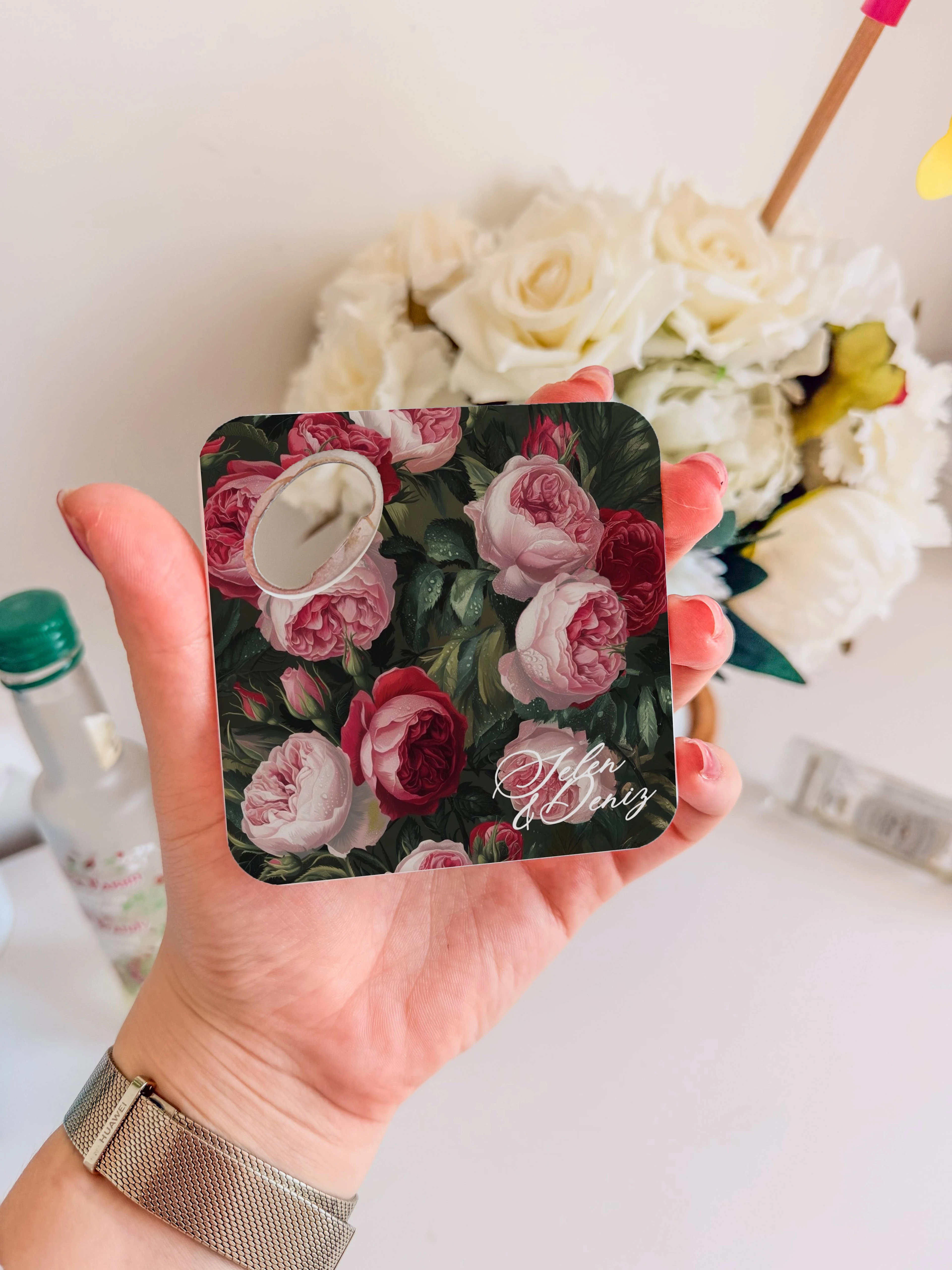 Koyu zemin pembe gül çiçek desenli kişiye özel magnet açacak bardak altlığı düğün nişan 20 adet