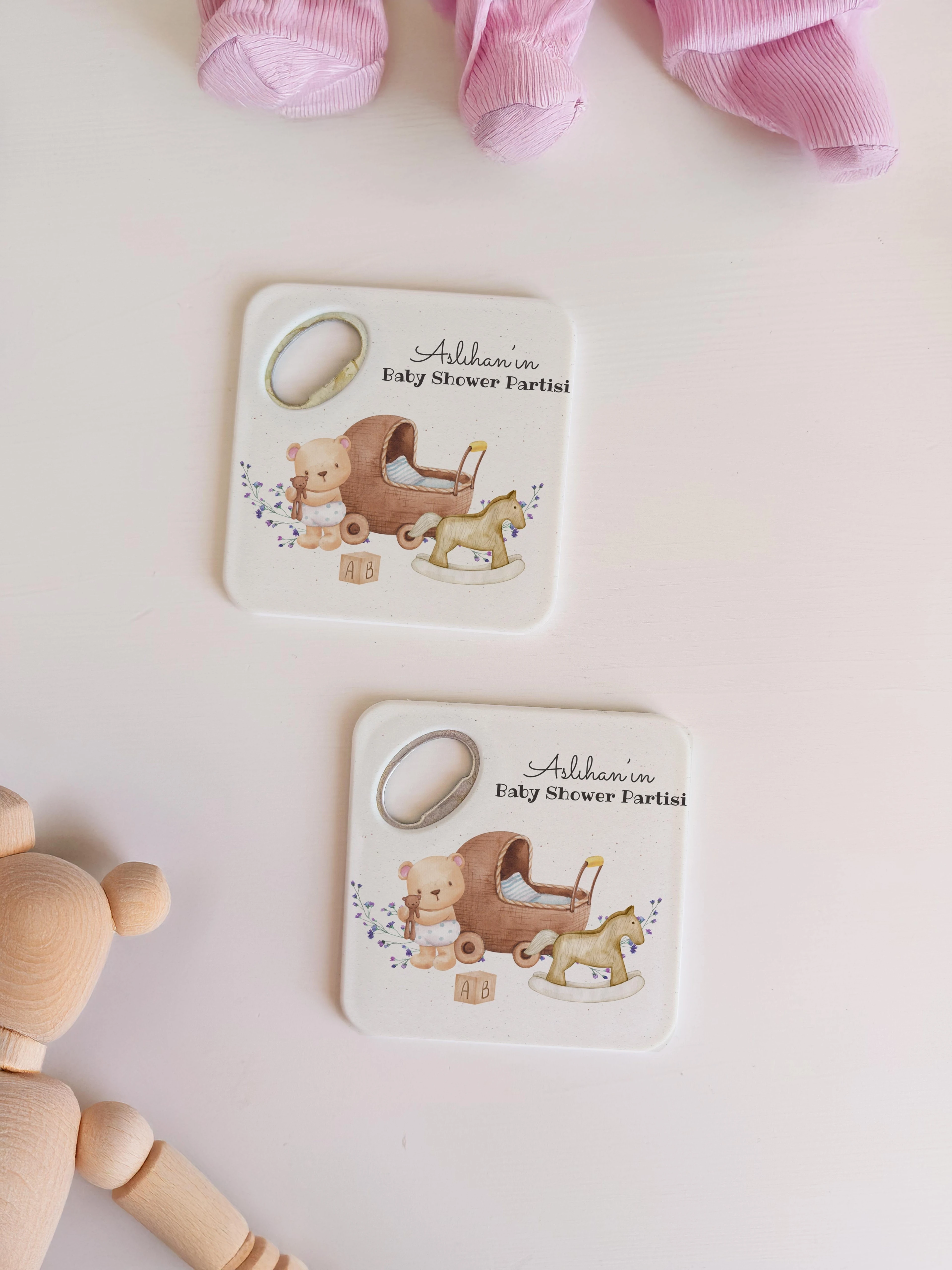 Baby Shower Temalı Ayıcık ve Beşik Desenli Kişiye Özel Magnet Açacak Bardak Altlığı, 8x8 cm, 20 Adet