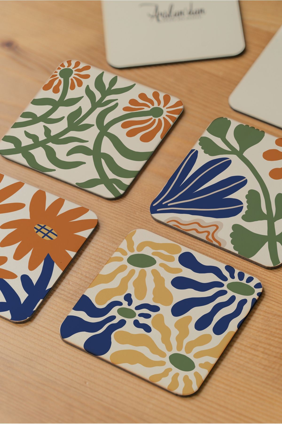Atölye Çiçek Desenli Ahşap Bardak Altlığı 4’lü Set (10x10 cm)