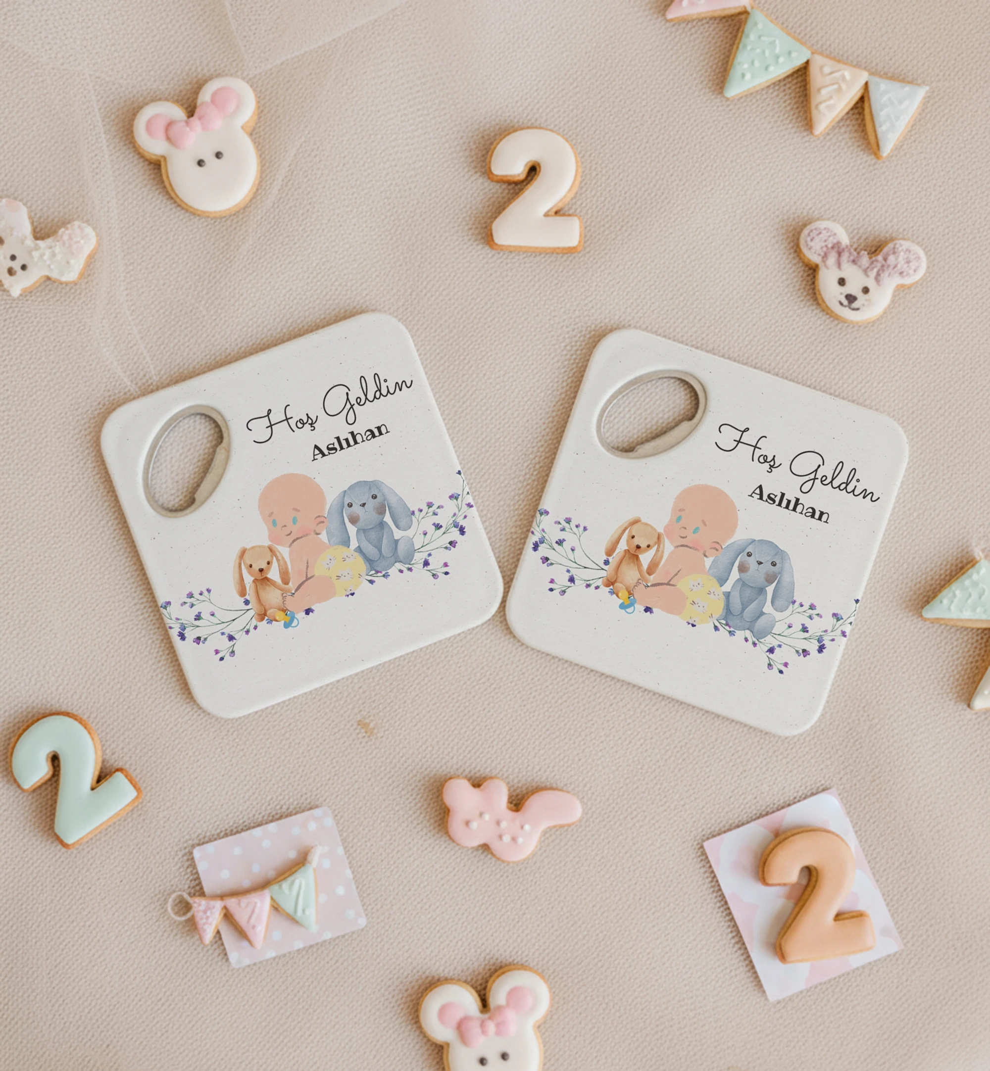 Hoş Geldin Bebek Temalı Magnet Açacak Bardak Altlığı, Tavşan ve Bebek İllüstrasyonlu, Kişiye Özel, 8x8 cm – 20 Adet