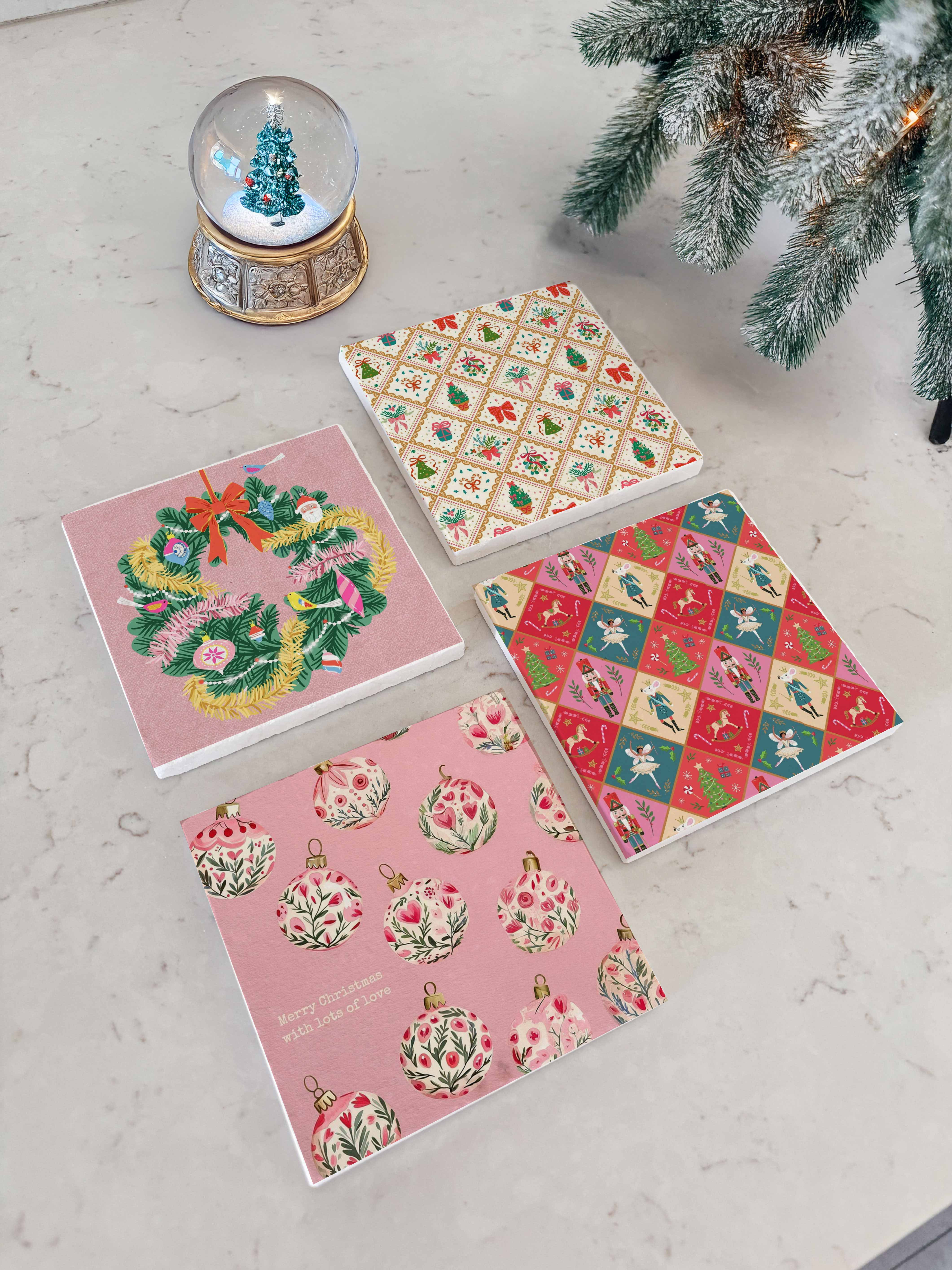 Pembe ve Kırmızı Yılbaşı Desenli Doğal Taş Bardak Altlığı, Ev Dekoru, Yılbaşı Hediyesi, 4’lü