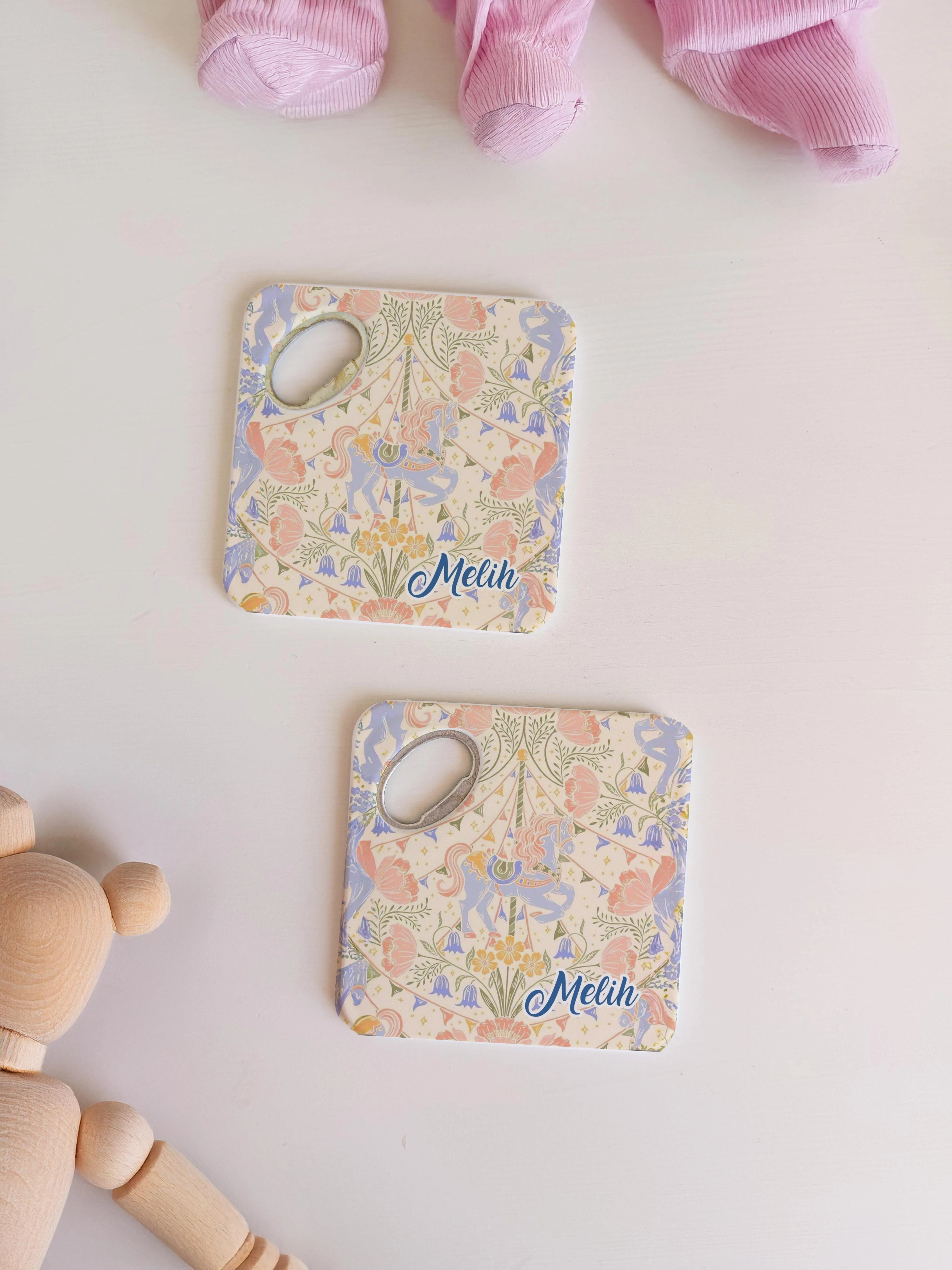 Karusel Desenli Kişiye Özel Magnet Açacak Bardak Altlığı, Unicorn Tasarım, 8x8 cm, 20 Adet