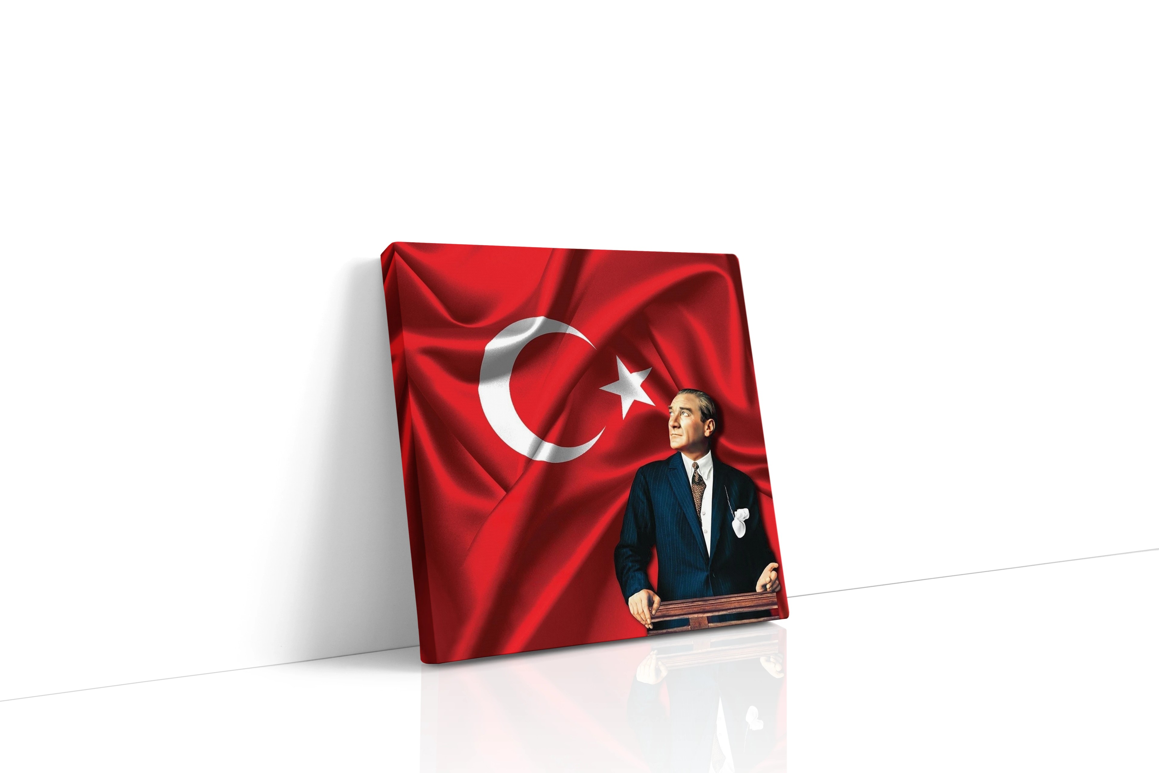 Mustafa Kemal Atatürk ve Türk Bayrağı
