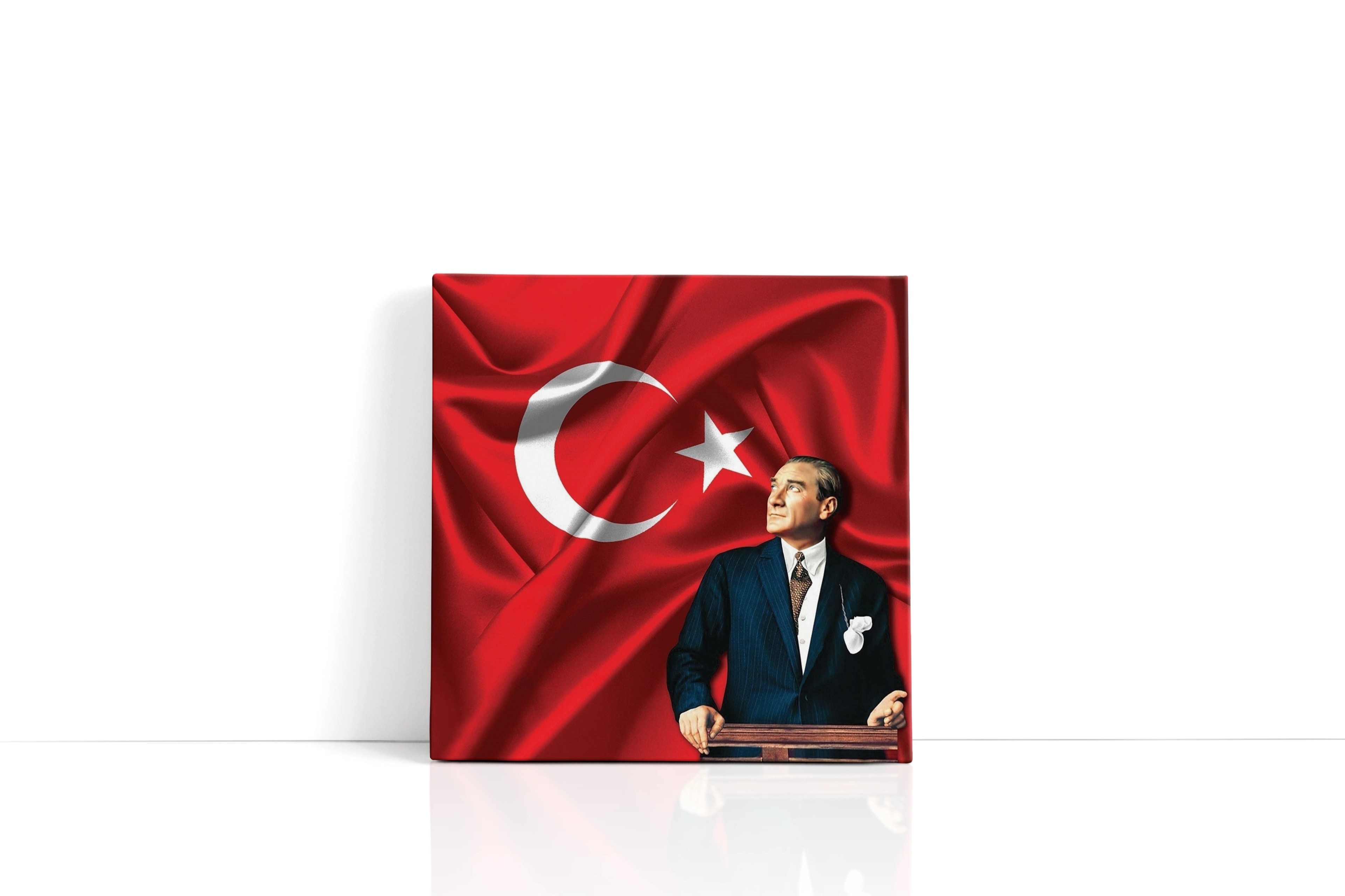 Mustafa Kemal Atatürk ve Türk Bayrağı