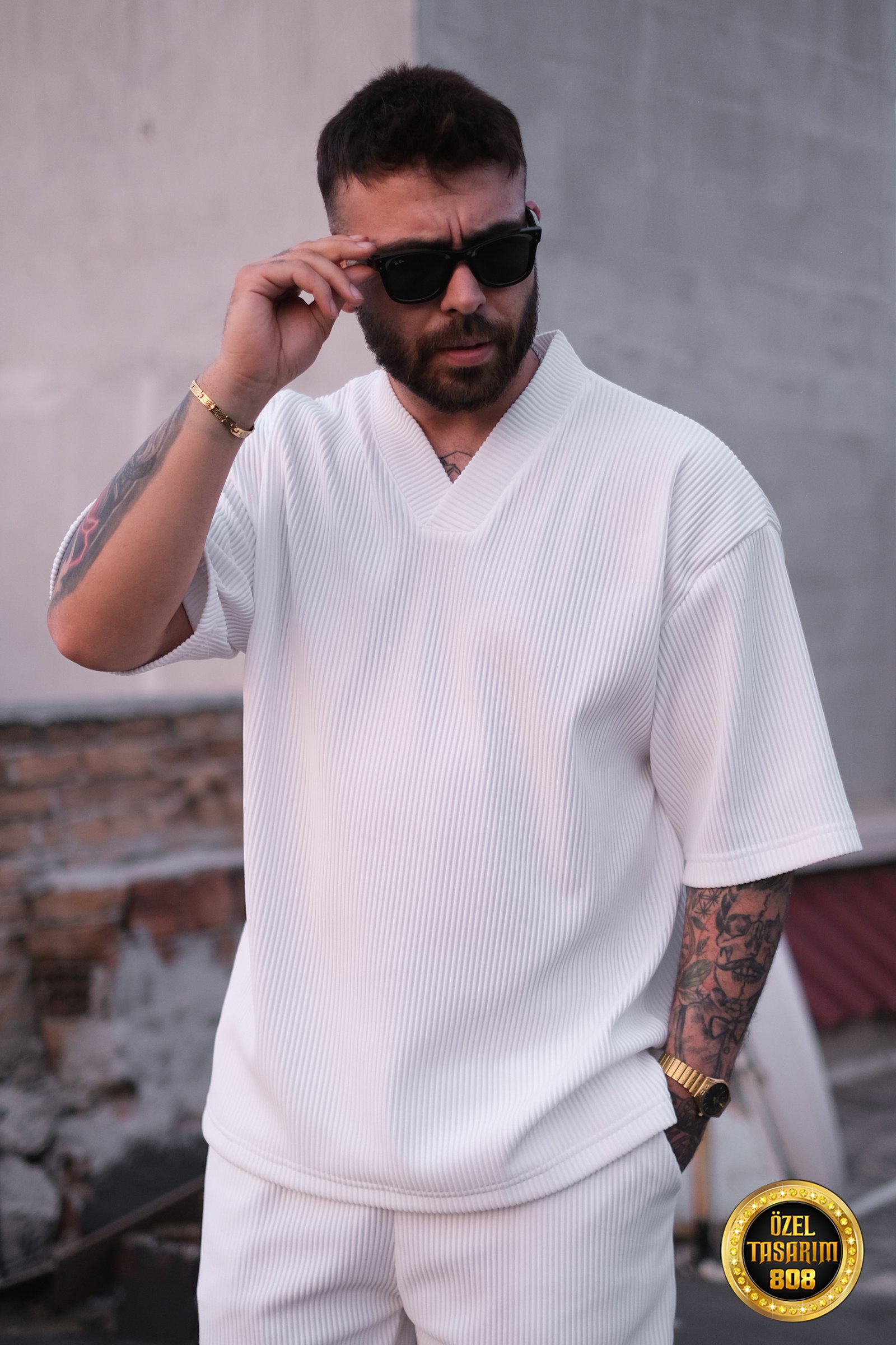 808 Fitil Dokulu Oversize V Yakalı Tişört - Beyaz