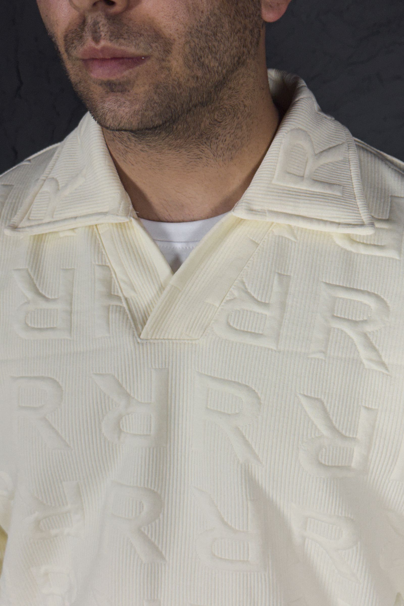 808 R Dokulu Oversize Yakalı Tişört