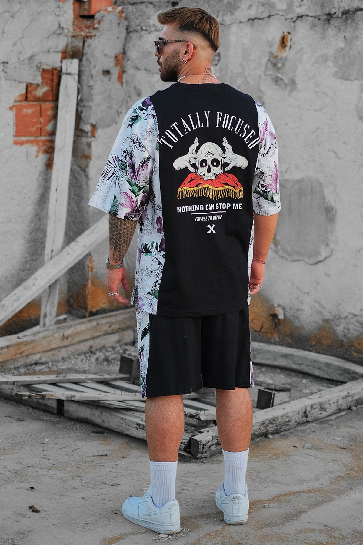 808 Totally Focused Yan Kontrast Sırt Baskılı Oversize Tişört
