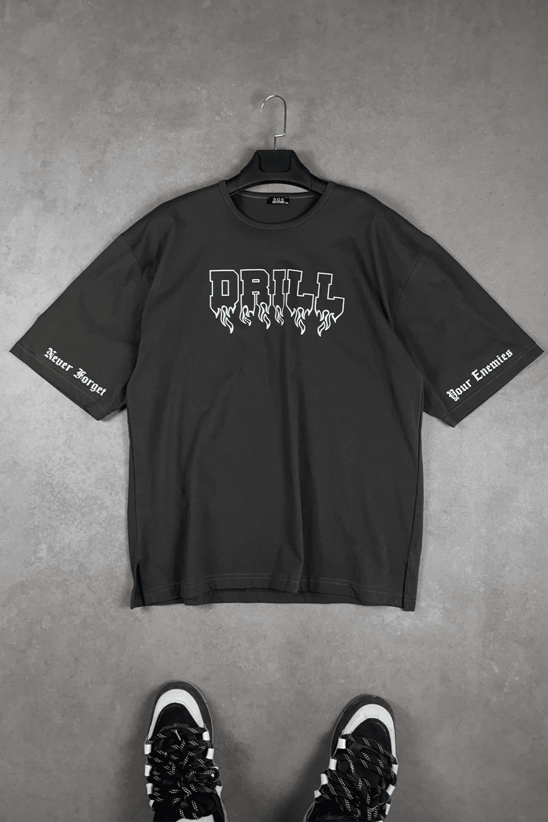 808 "Never Forget Your Enemy" Baskılı Oversize Tişört