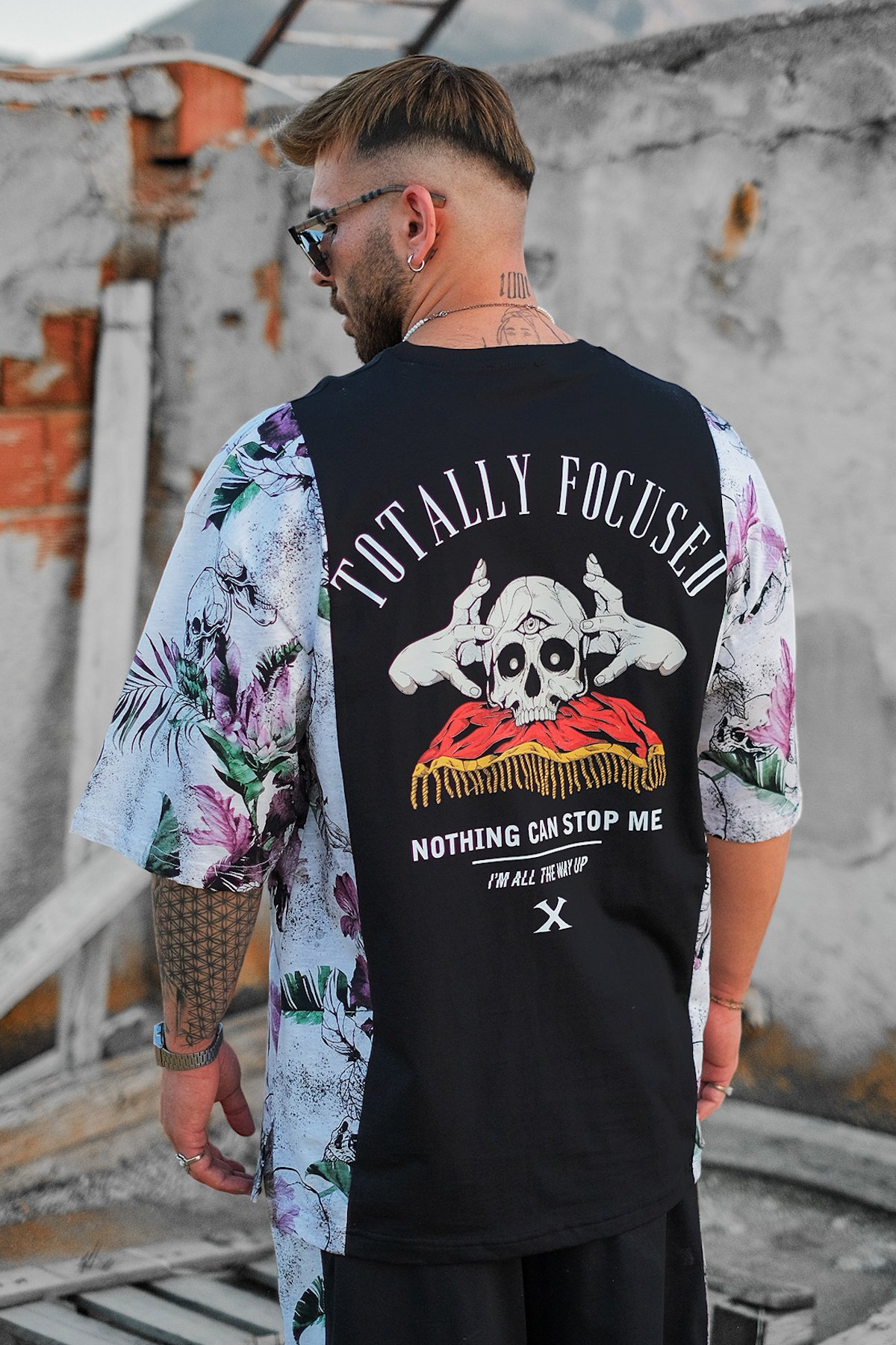 808 Totally Focused Yan Kontrast Sırt Baskılı Oversize Tişört