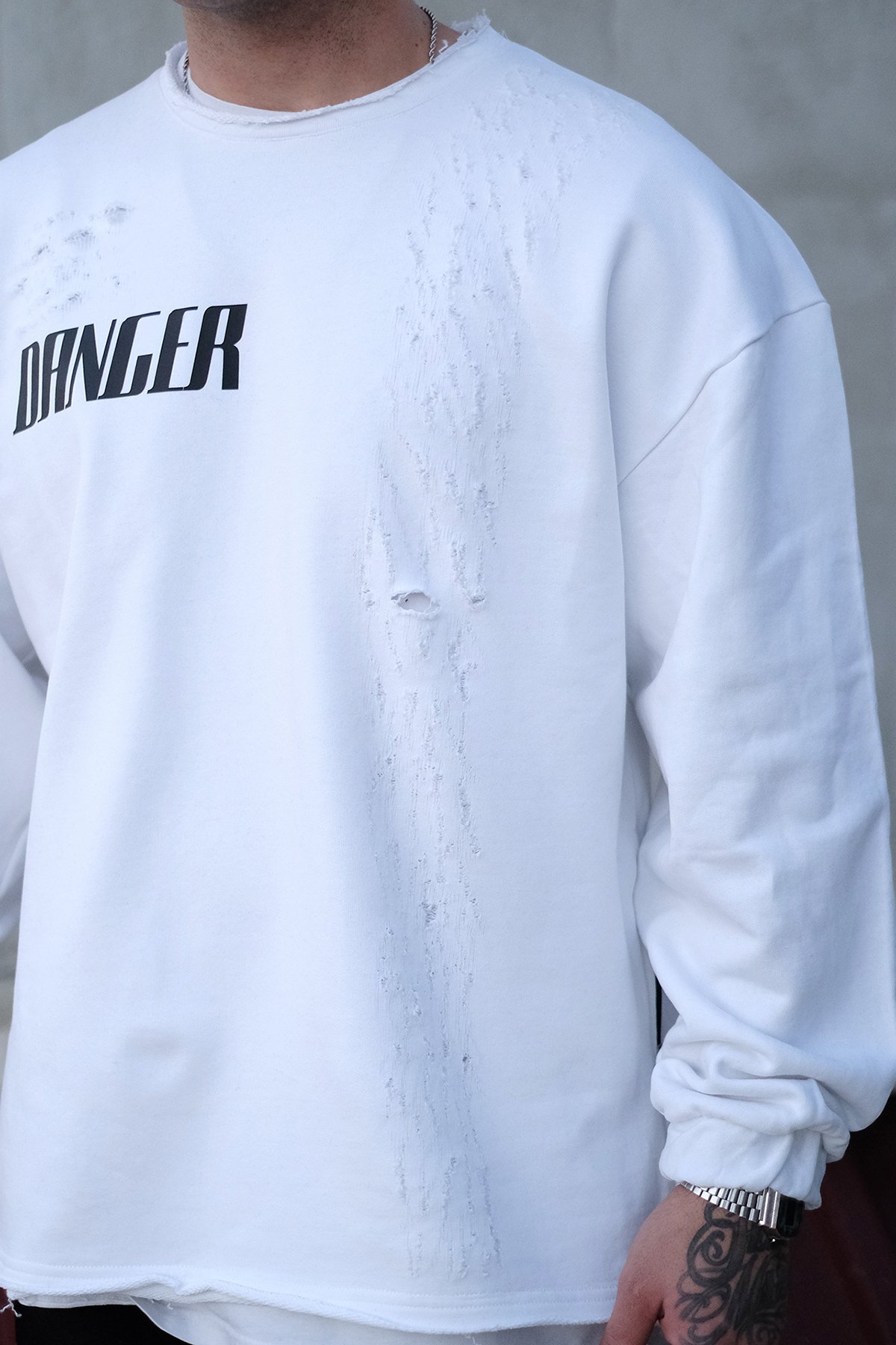 808 Yırtık Detay Göğüs Baskılı Danger Fermuar Yırtmaç Oversize Sweatshirt 