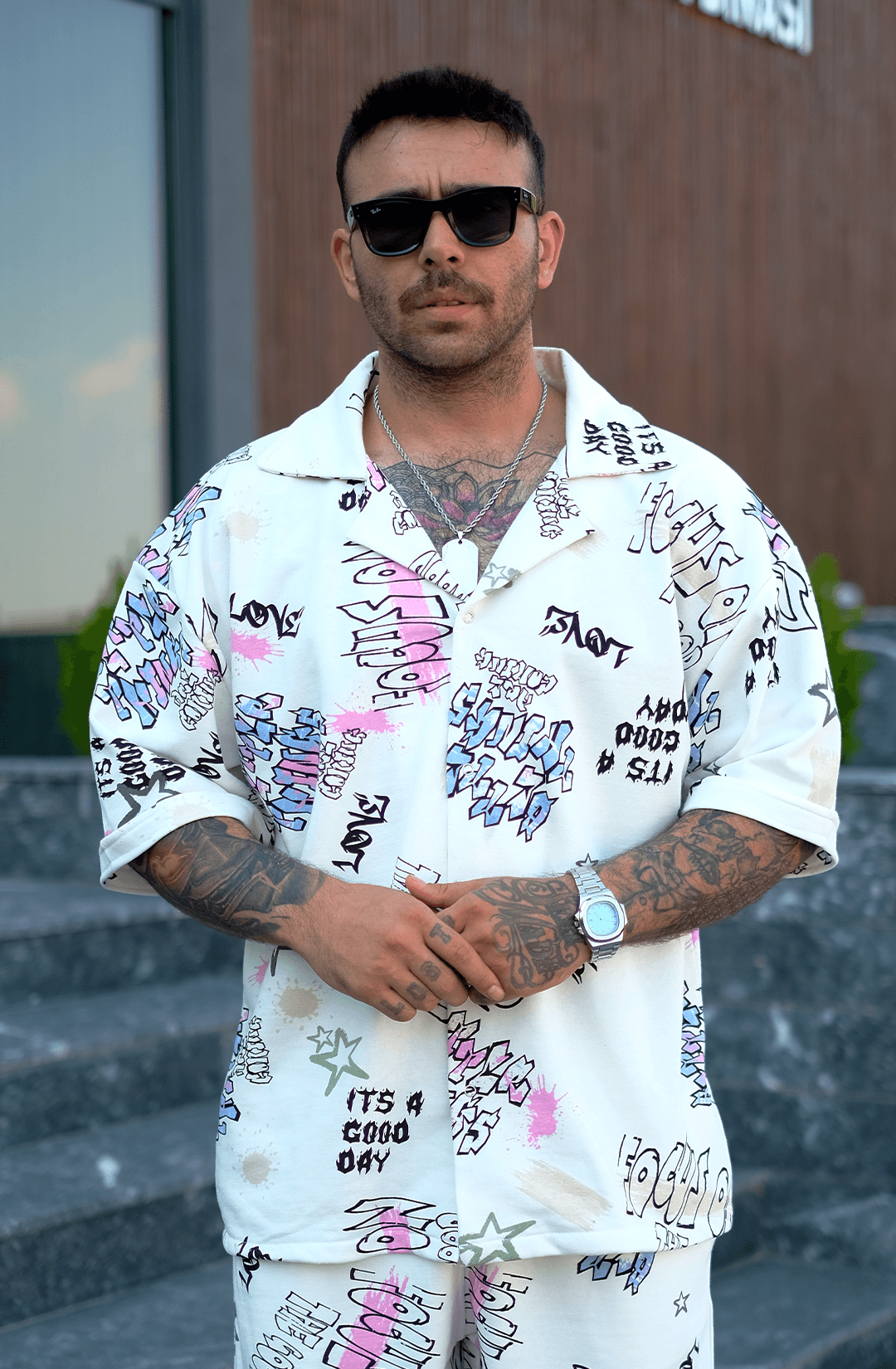 808 Karışık Graffiti Desen V Yaka Tok Oversize Gömlek