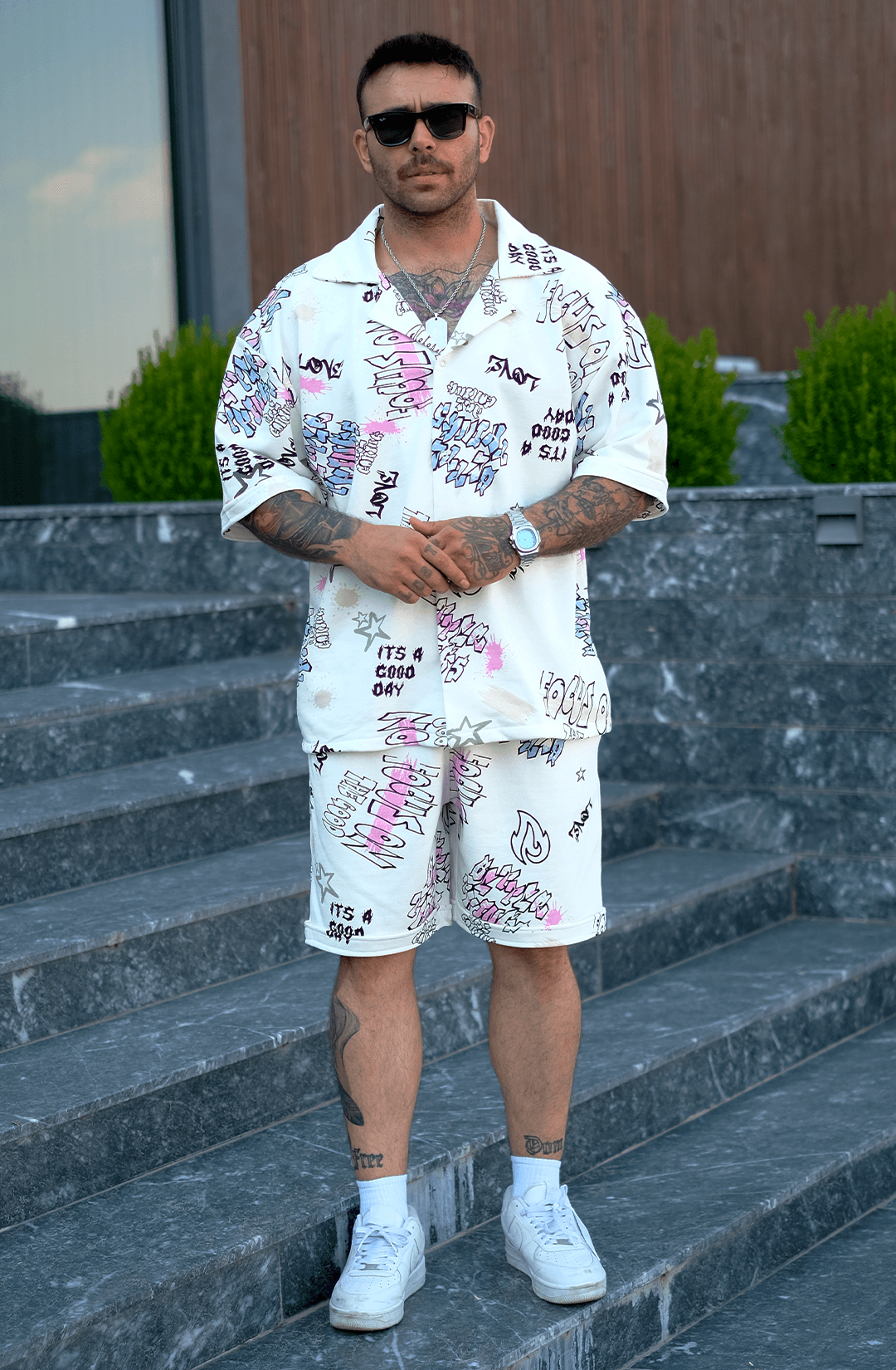 808 Karışık Graffiti Desen V Yaka Tok Oversize Gömlek