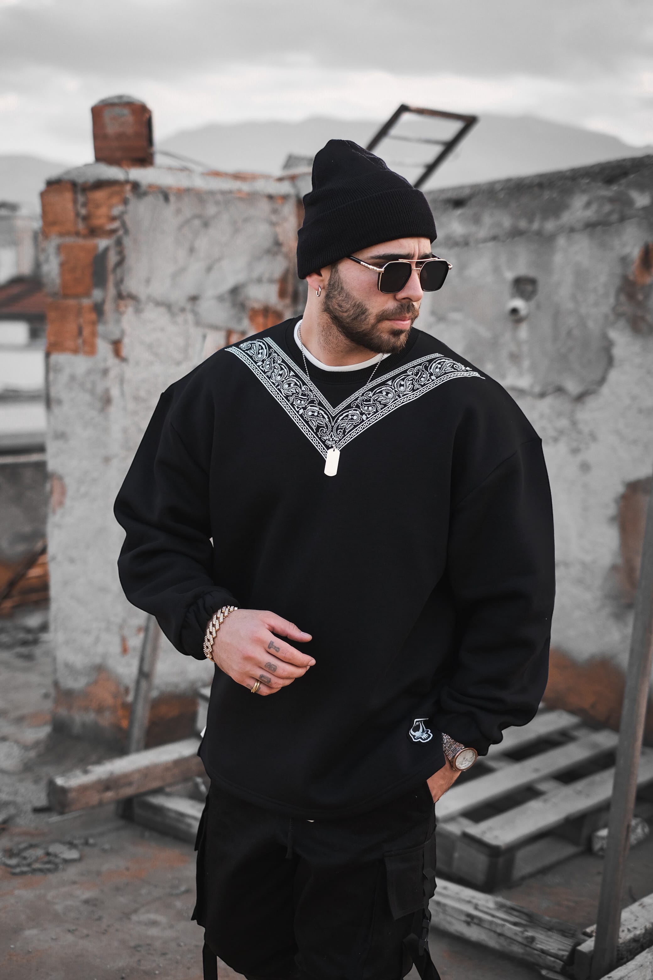808 V Detay Bandana Baskılı Oversize Sweatshirt