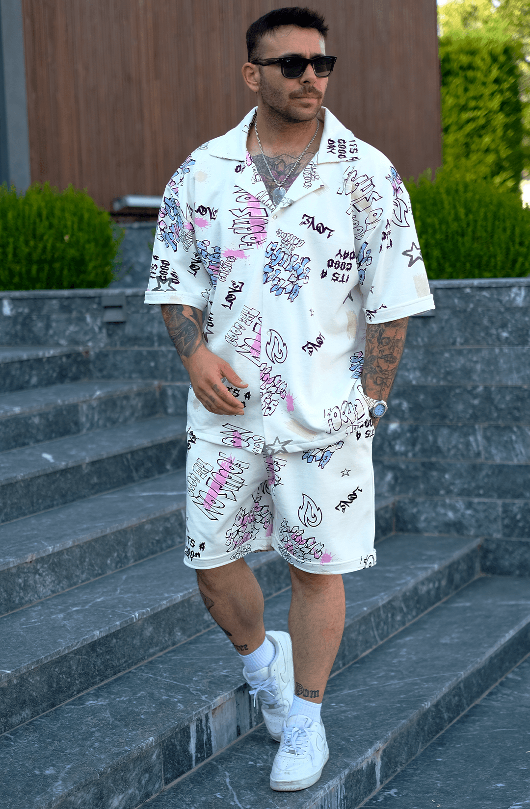 808 Karışık Graffiti Desen V Yaka Tok Oversize Gömlek