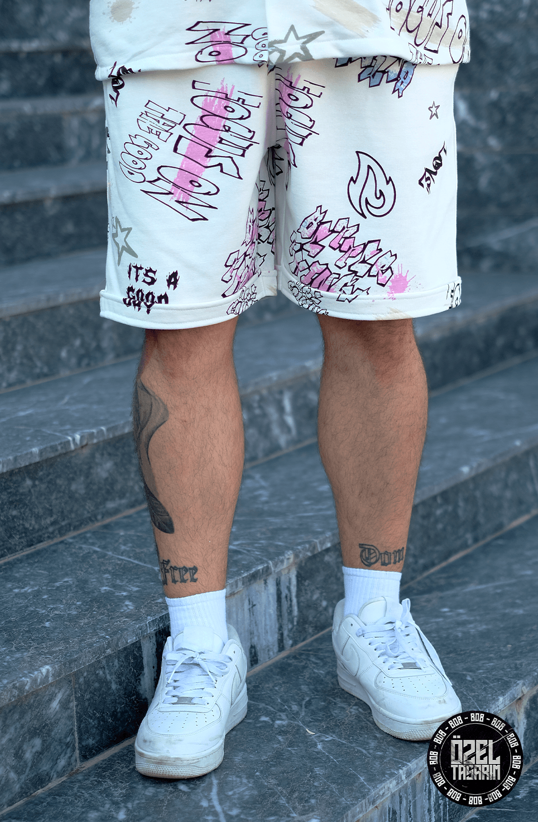 808 Karışık Graffiti Desen V Yaka Tok Takım (Gömlek + Şort)