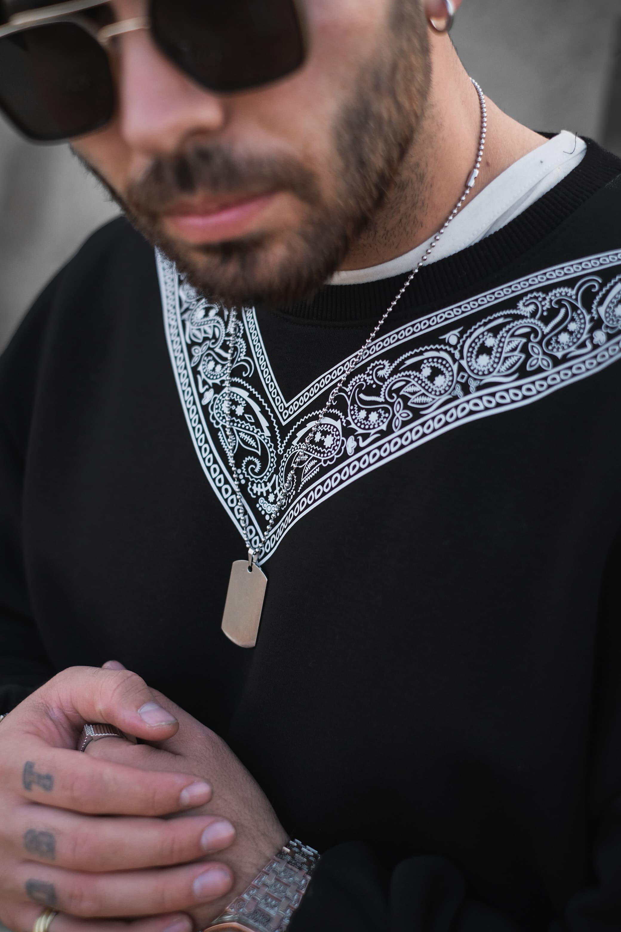 808 V Detay Bandana Baskılı Oversize Sweatshirt