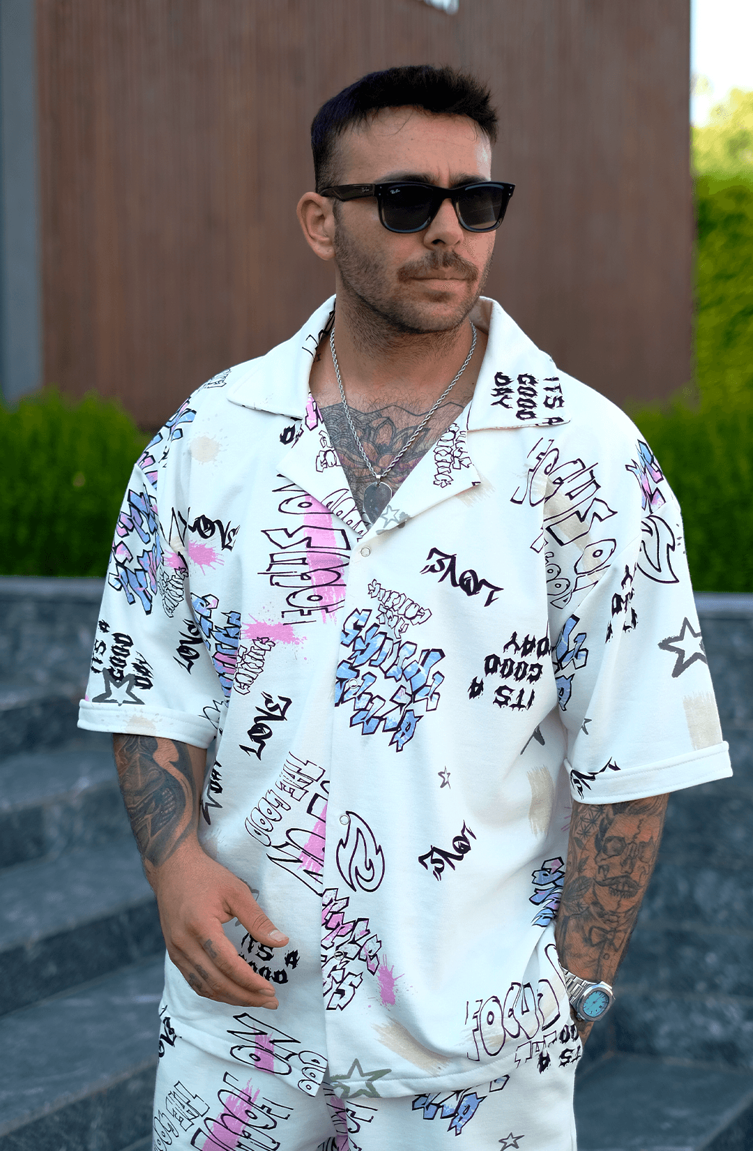 808 Karışık Graffiti Desen V Yaka Tok Oversize Gömlek