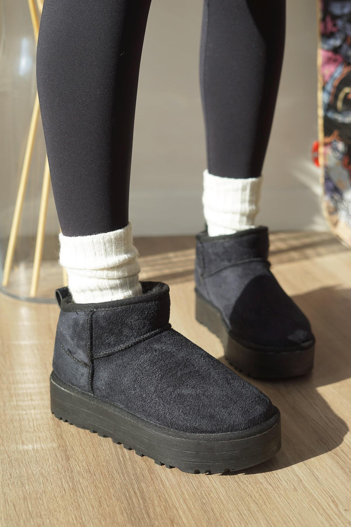 Platform Mini İçi Tüylü Kadın Bot - Siyah