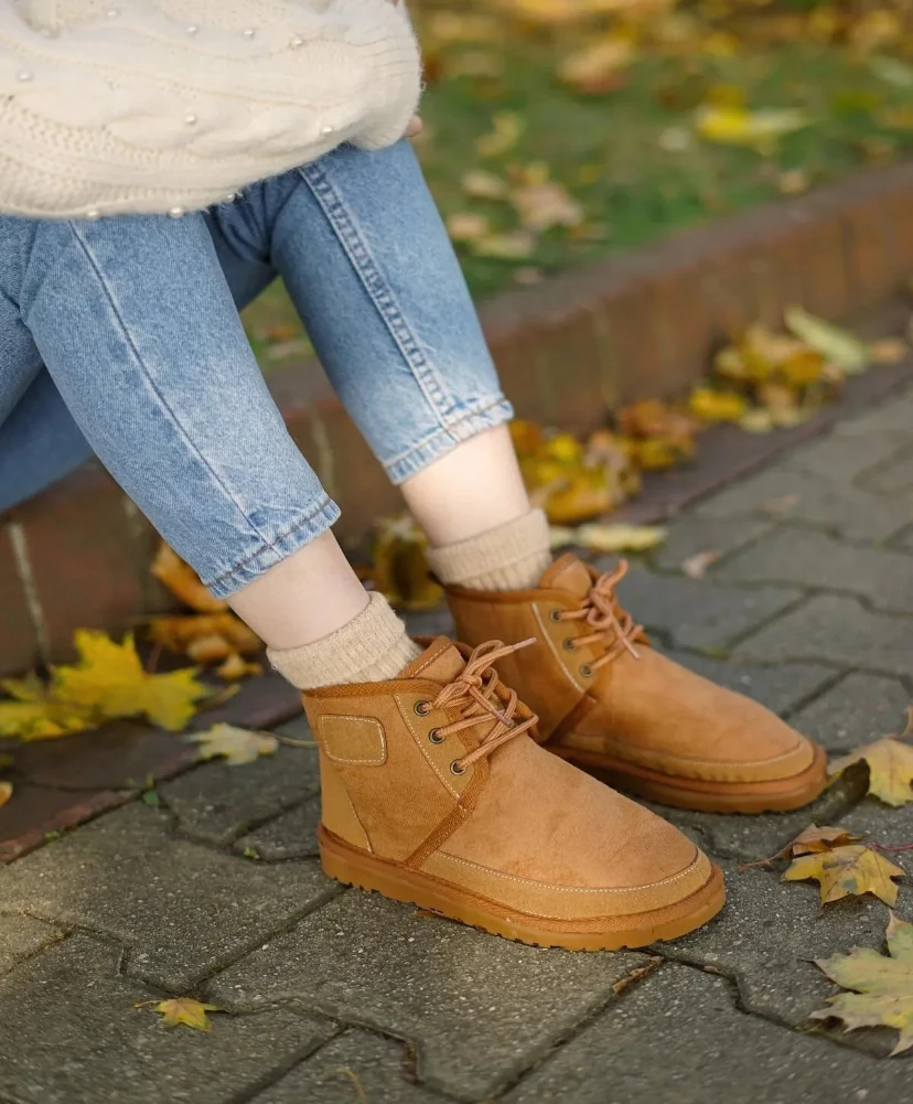 Bağcıklı İçi Tüylü Kadın Bot