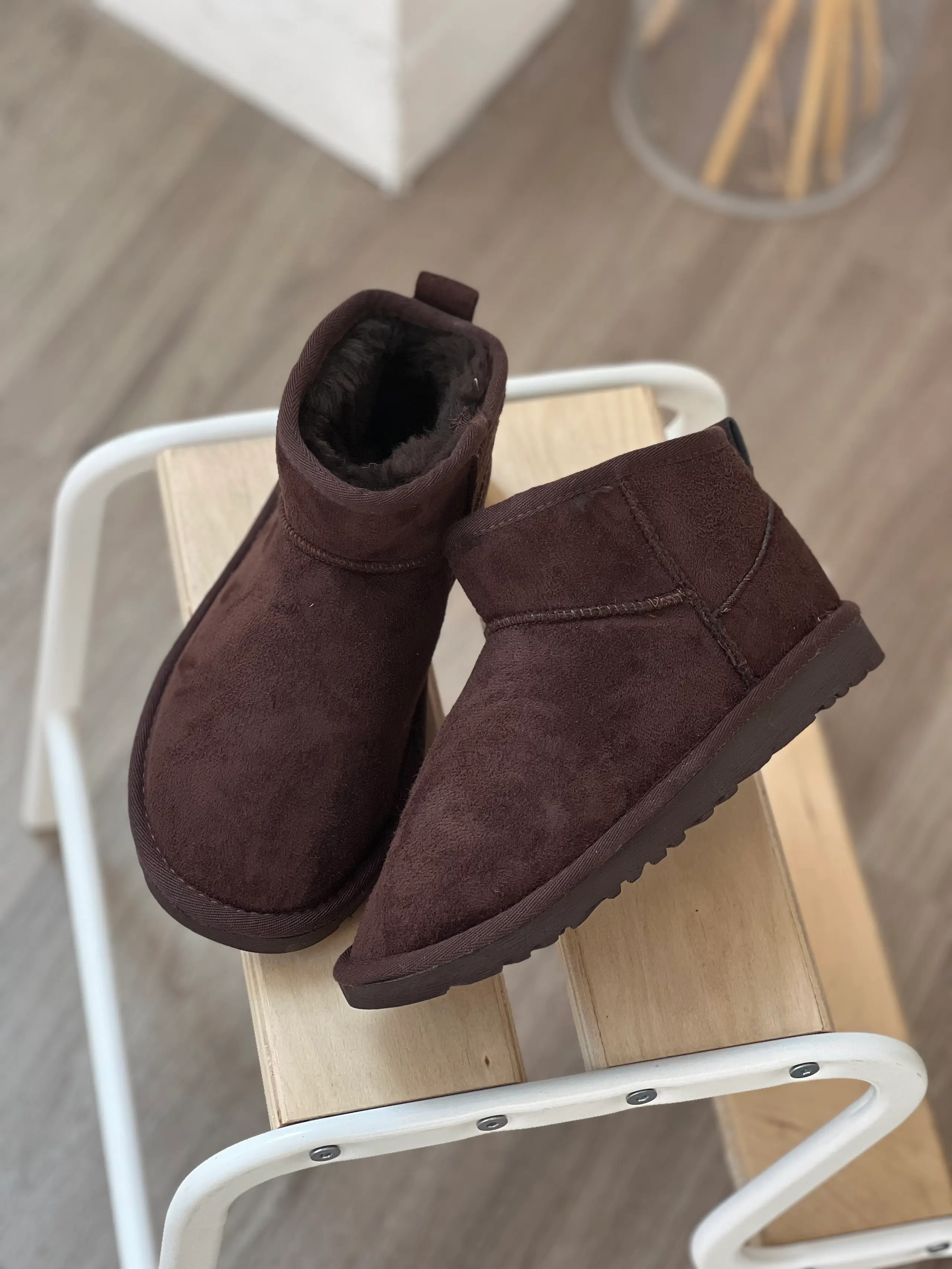 İnce Taban İçi Tüylü Kadın Bot