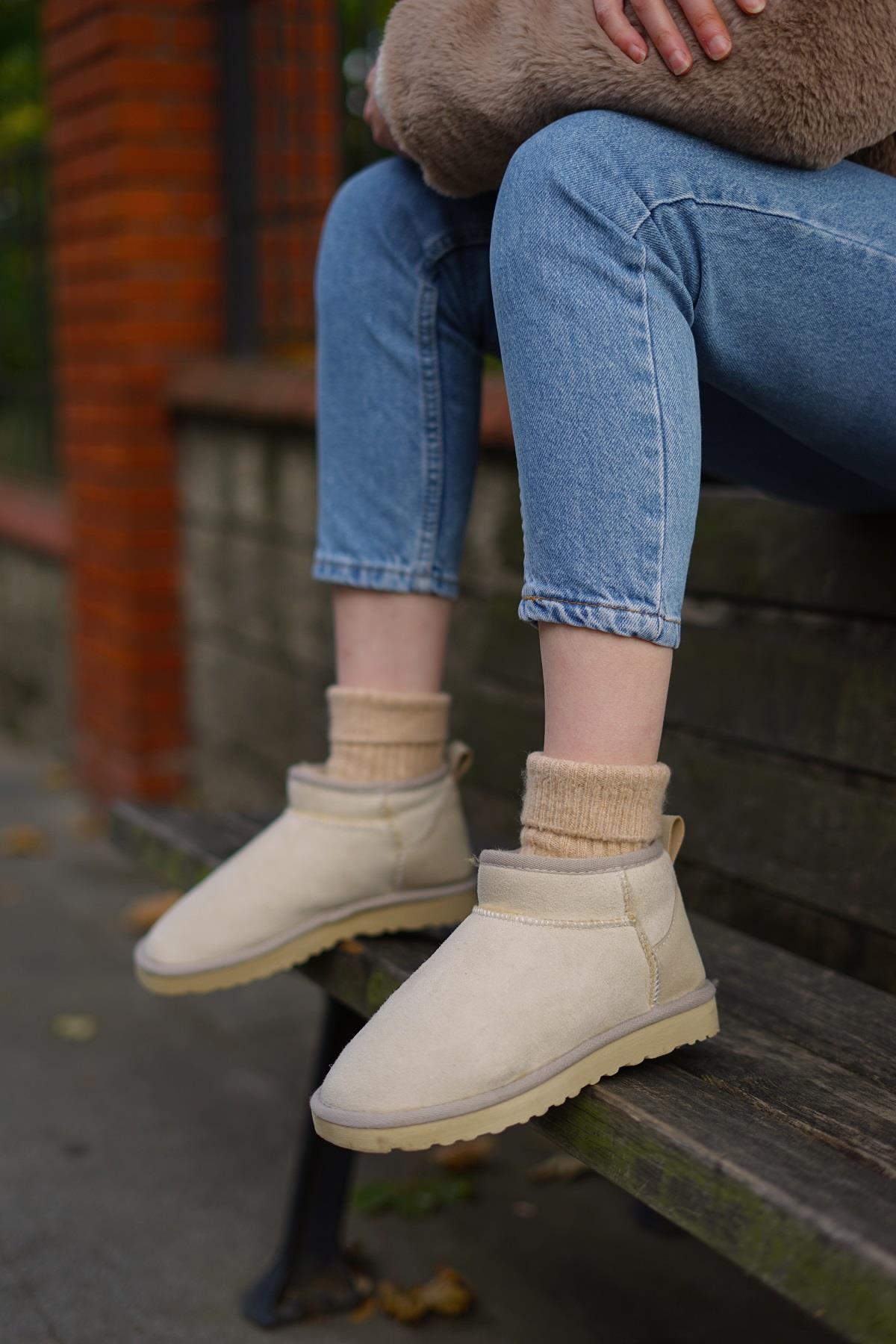 İnce Taban İçi Tüylü Kadın Bot