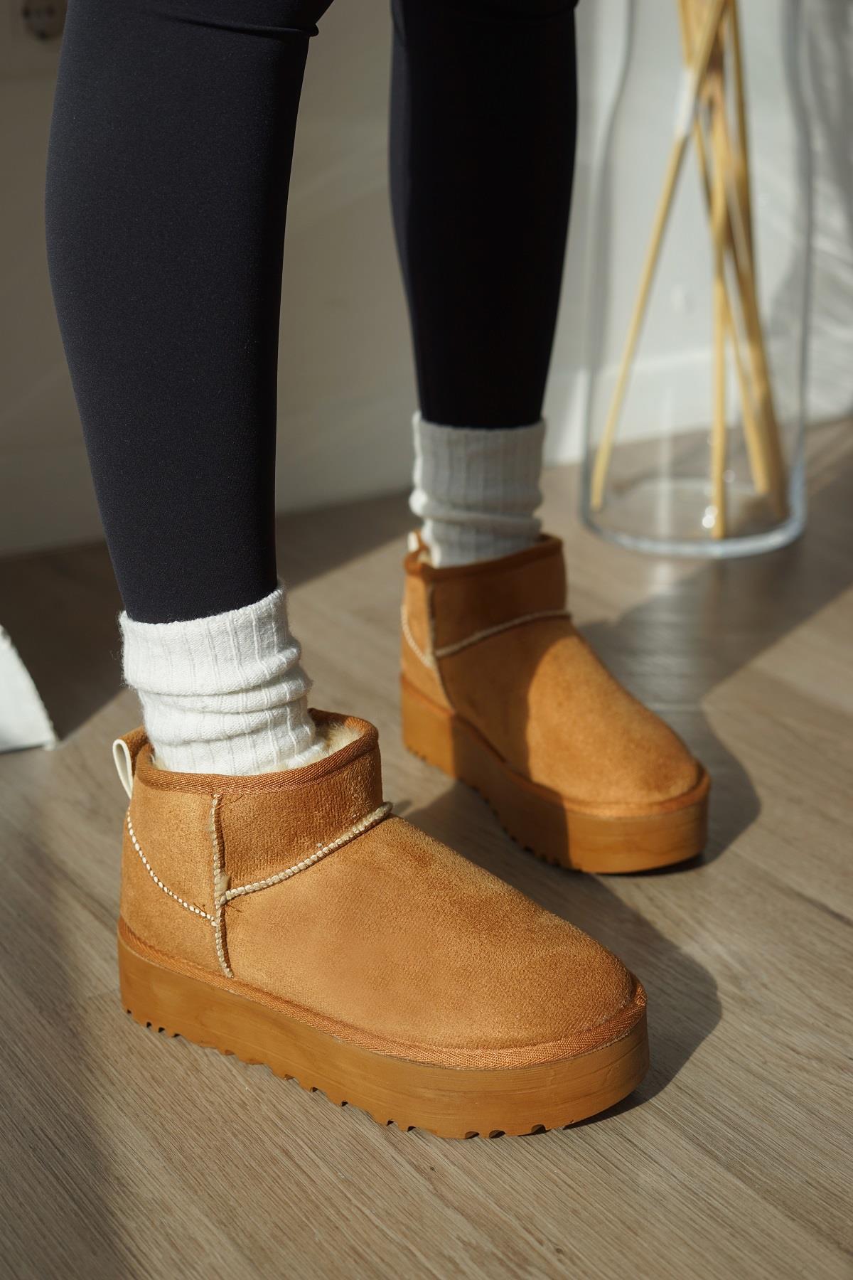 Platform Mini İçi Tüylü Kadın Bot