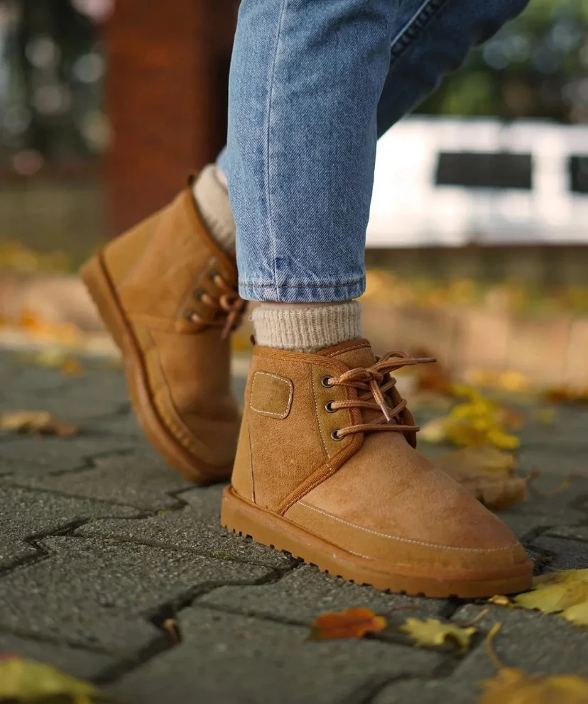 Bağcıklı İçi Tüylü Kadın Bot