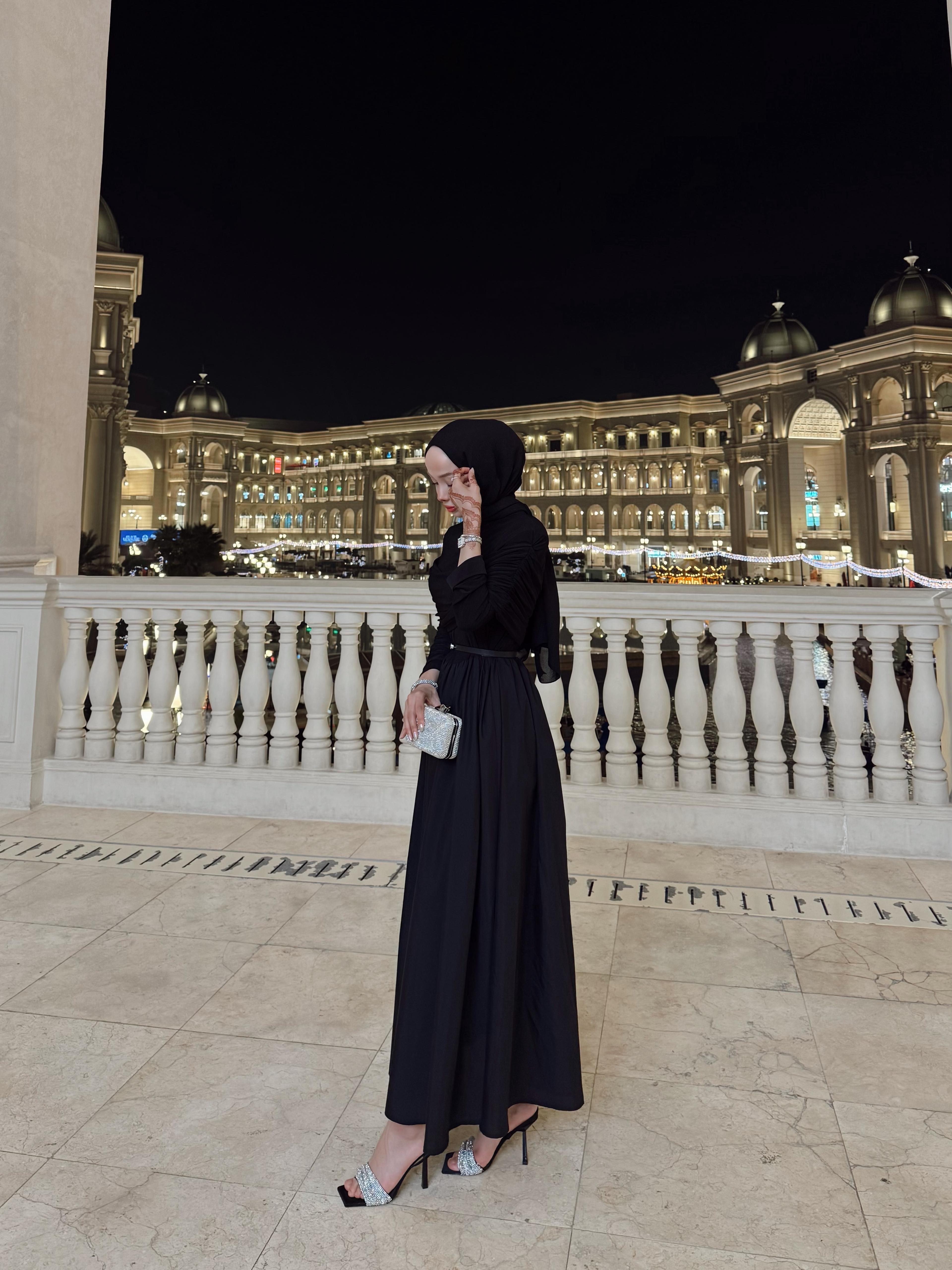 Drapeli Qatar Elbise - Siyah