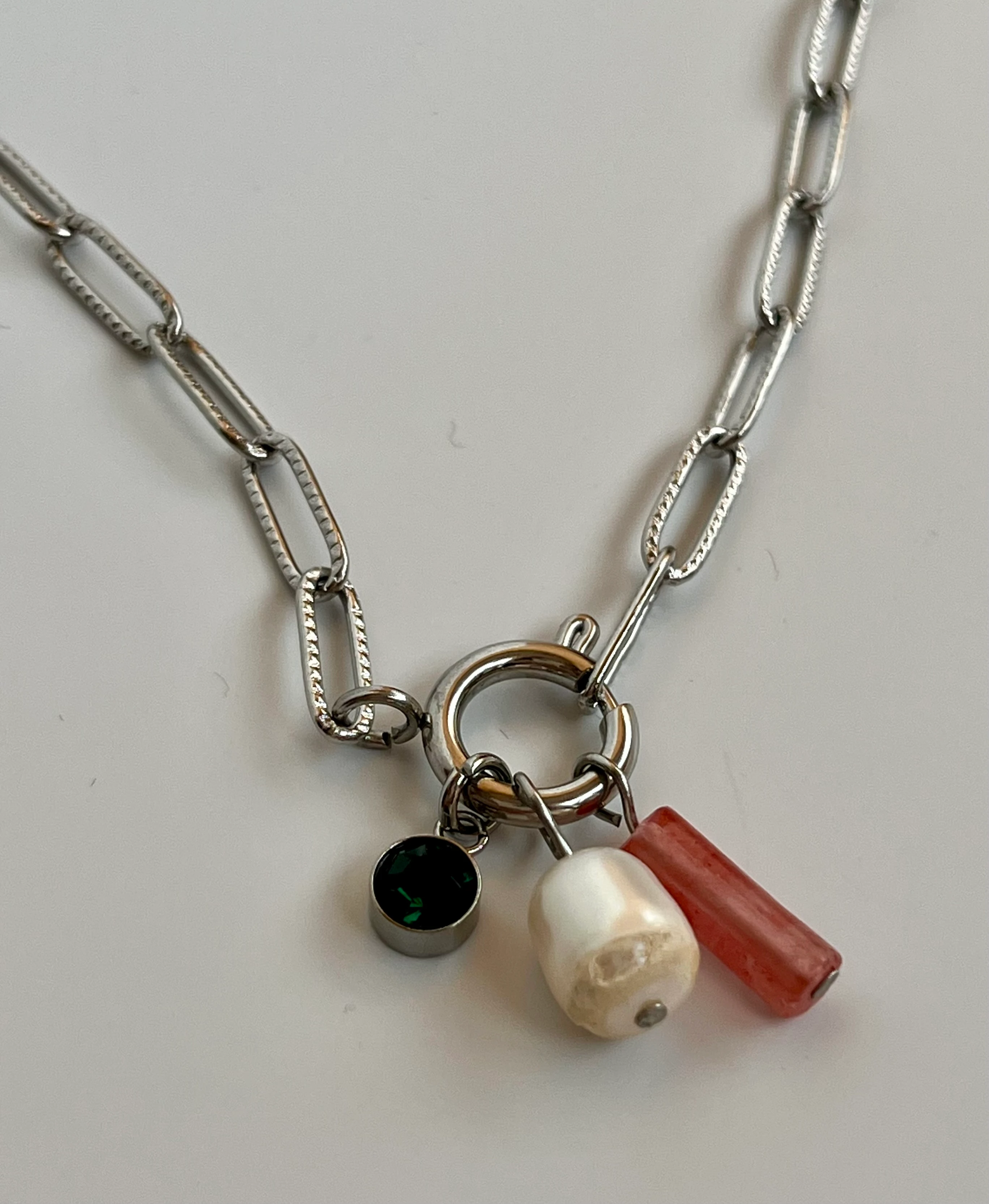 Charmlı Çelik Ataç Kolye